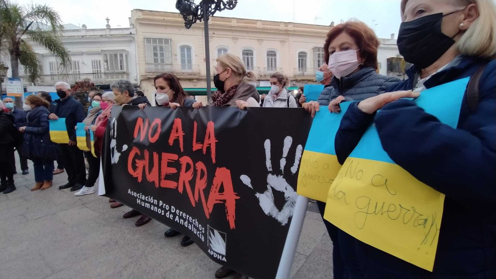 Concentración de la Asociación Pro Derechos Humanos en contra de la guerra en Ucrania.