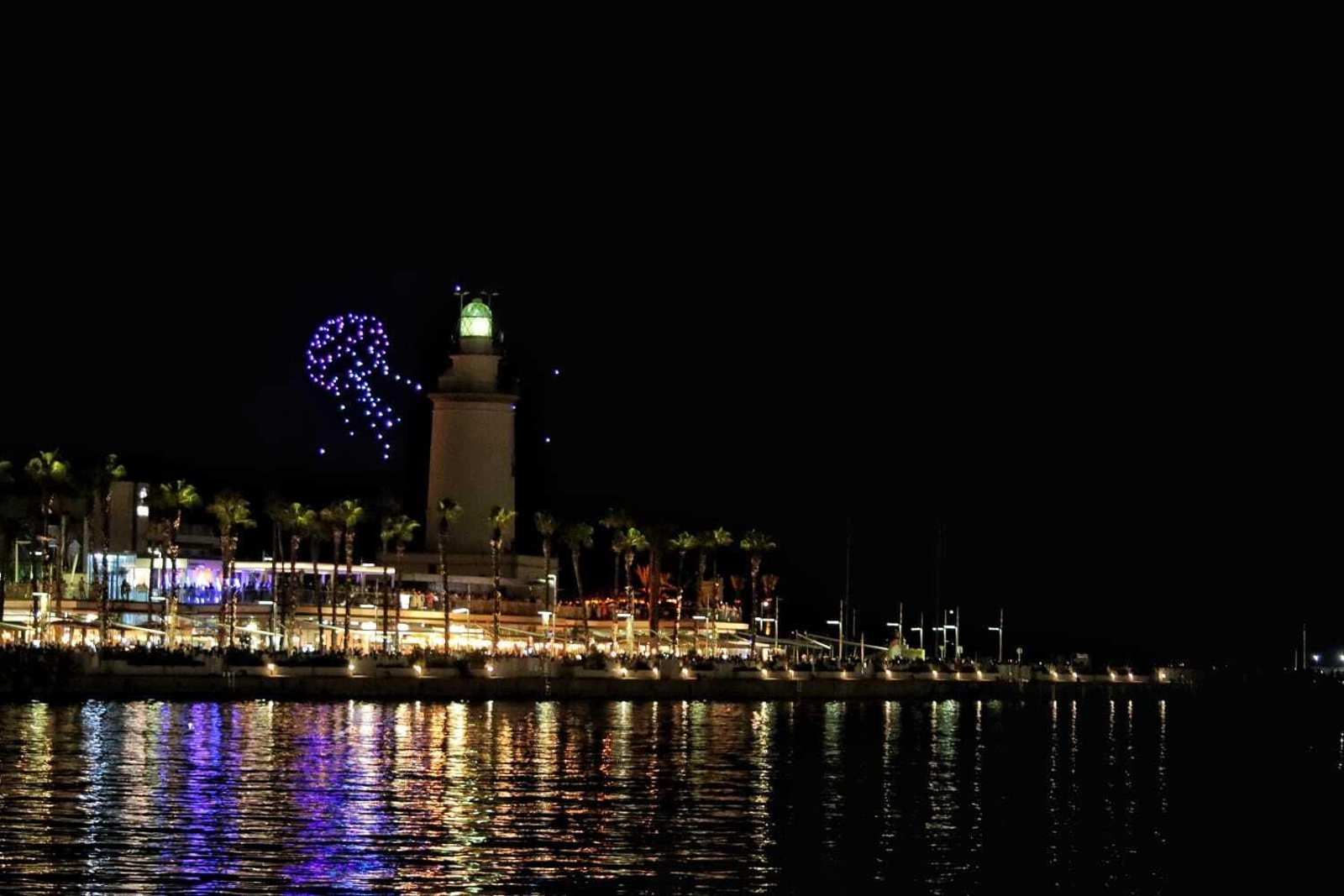 Málaga inaugura su Feria de agosto con el espectáculo de fuegos artificiales