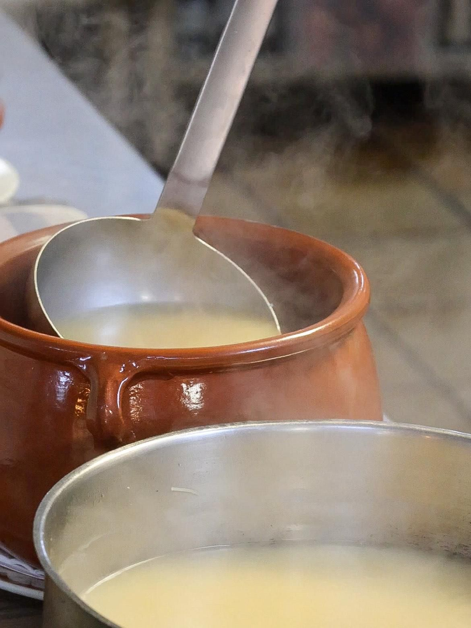 Olla de cocido madrileño del Mesón asador, en Jerez.