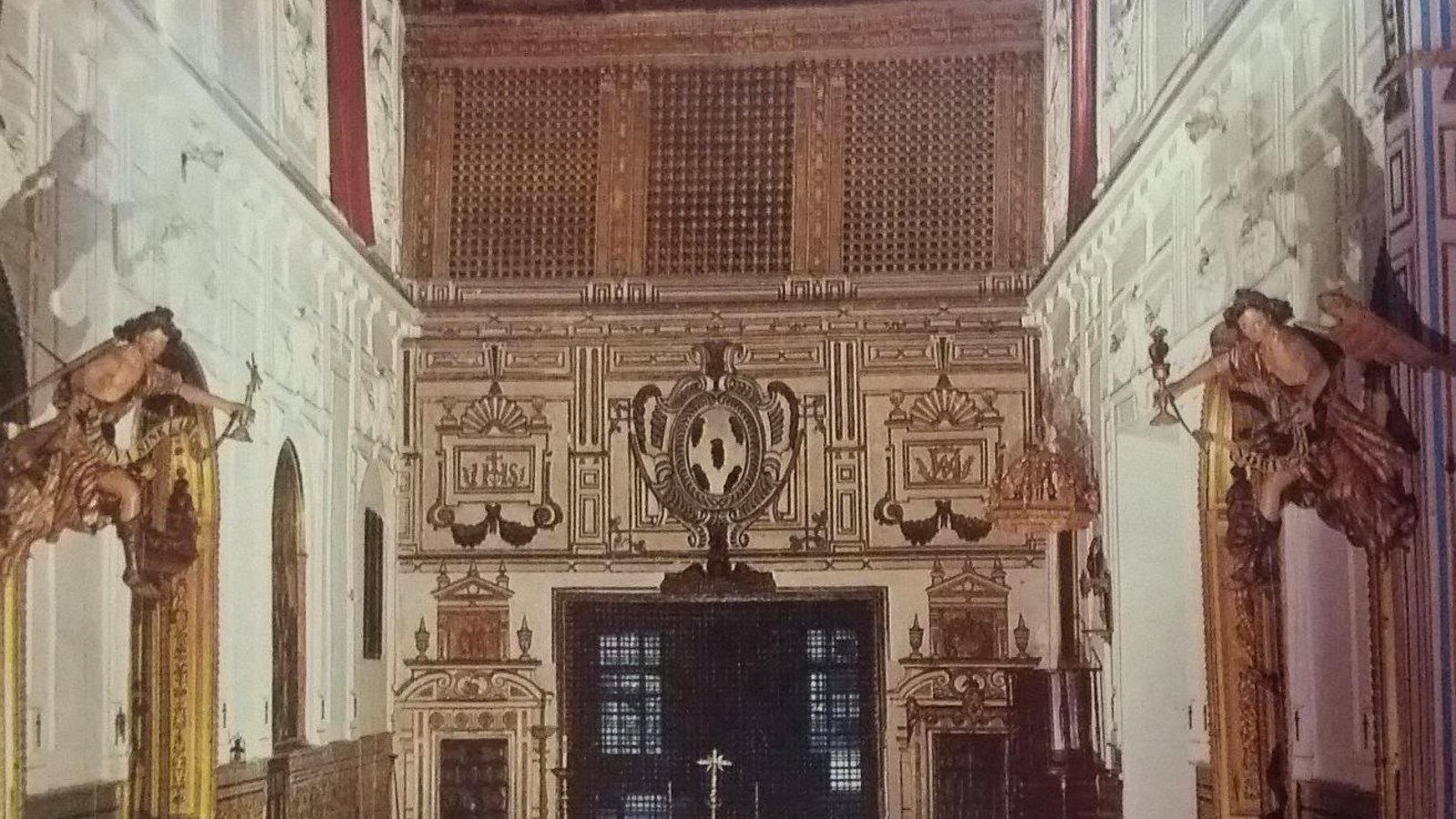 El bello coro del templo.