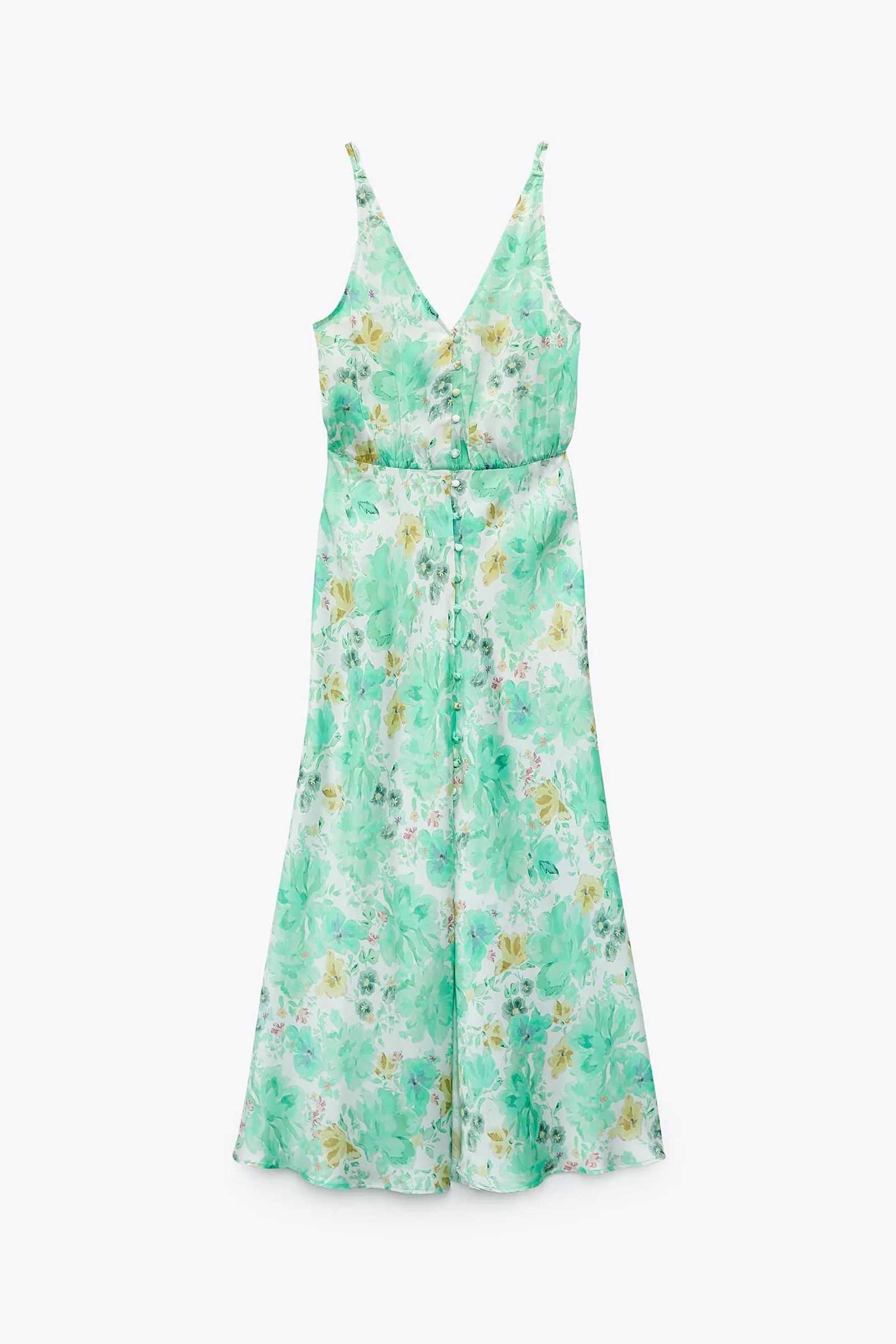 Vestido vaporoso con estampado de flores de Zara.