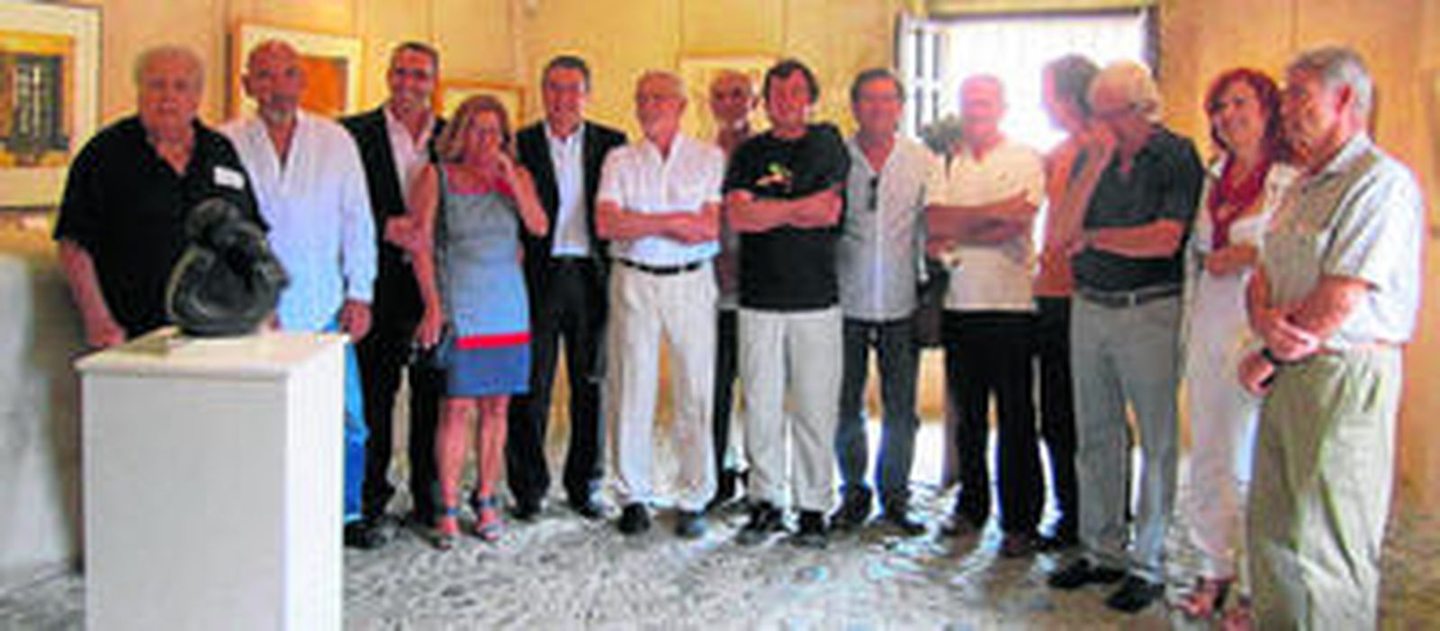 Artistas y representantes institucionales, ayer, en la inauguración de la exposición en la Casa Fuerte Bezmiliana.