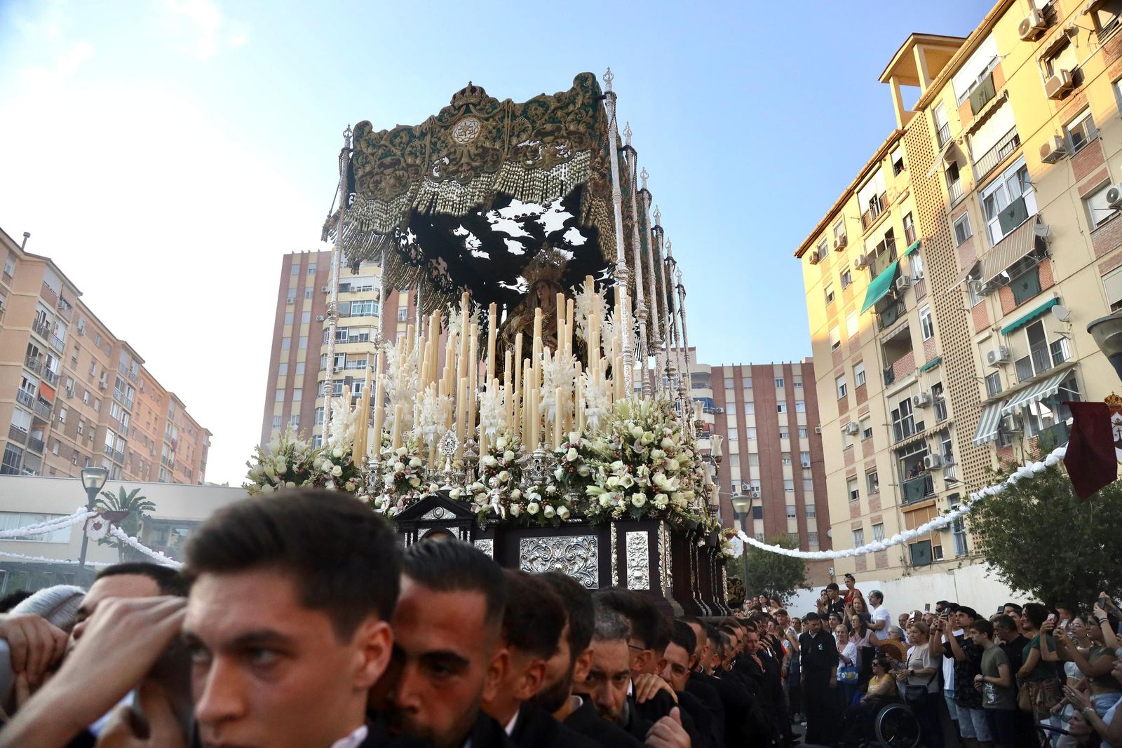 La procesión de la Virgen en Cruz de Humilladero por sus 25 años, en fotos