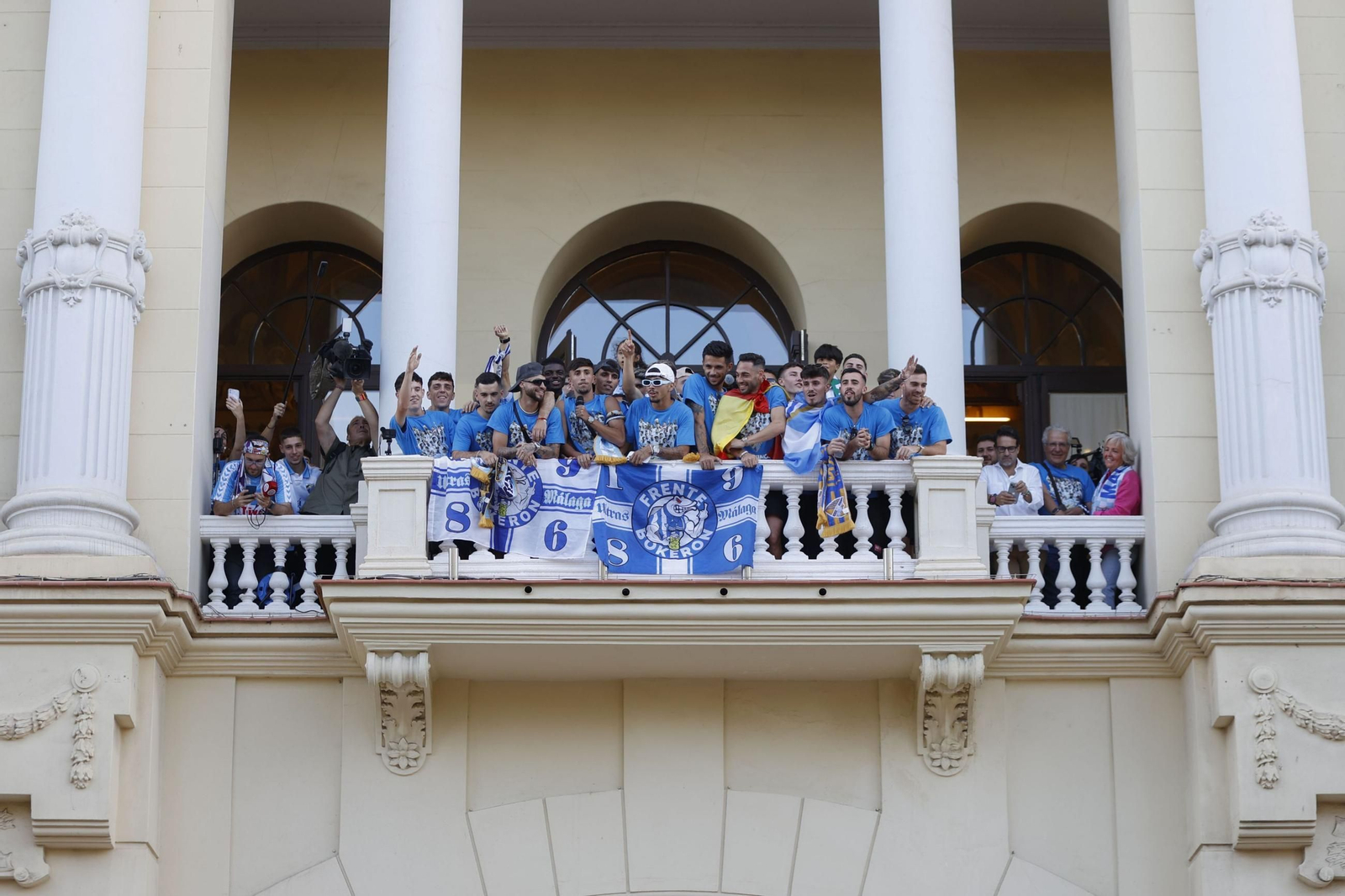 Así fue la locura del ascenso del Málaga CF en Tarragona