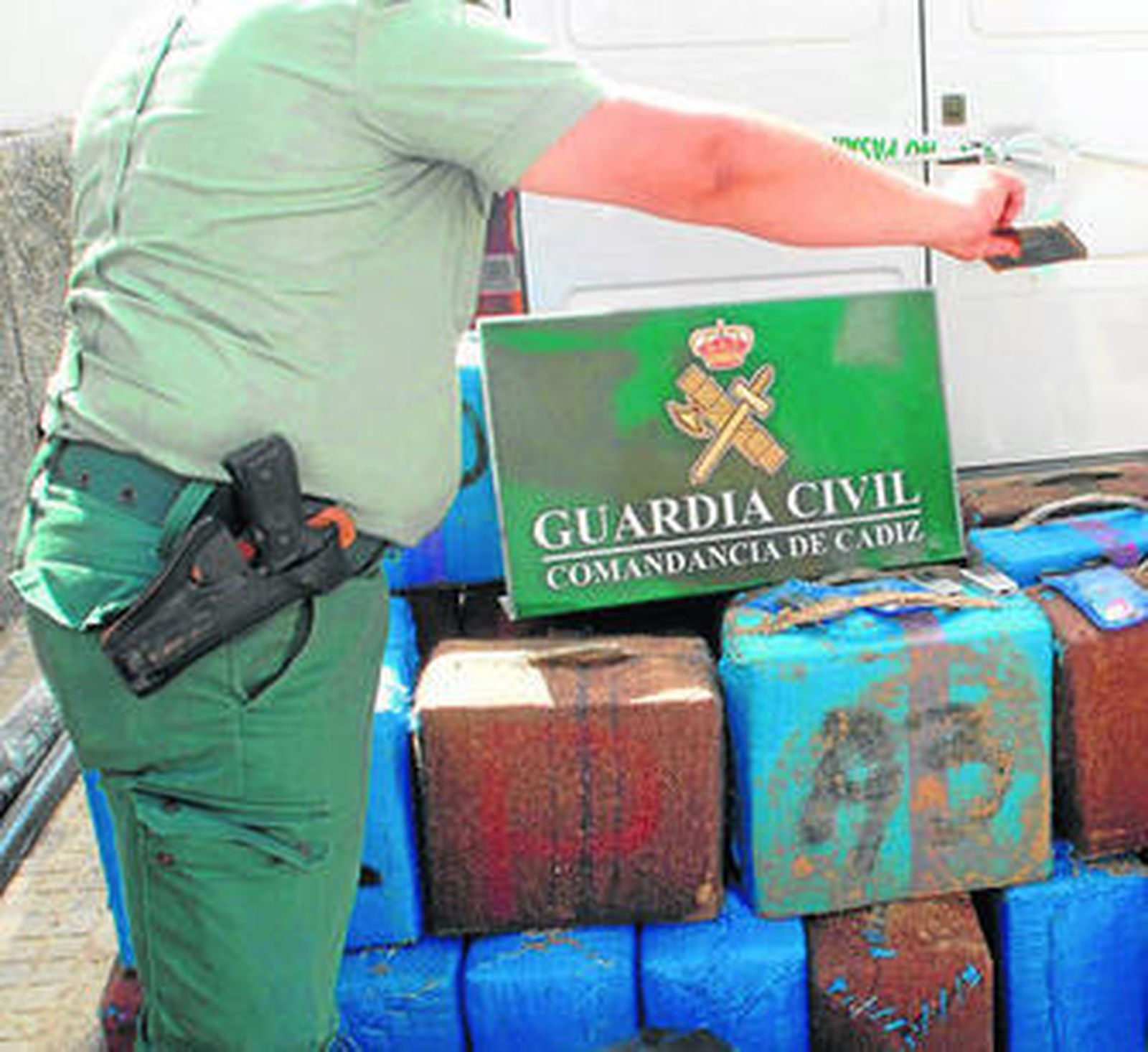 Un alijo de droga realizado por la Guardia Civil en una imagen de archivo.