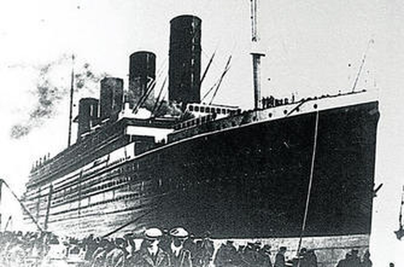 1912 Naufragio del Titanic con dos mil personas a bordo