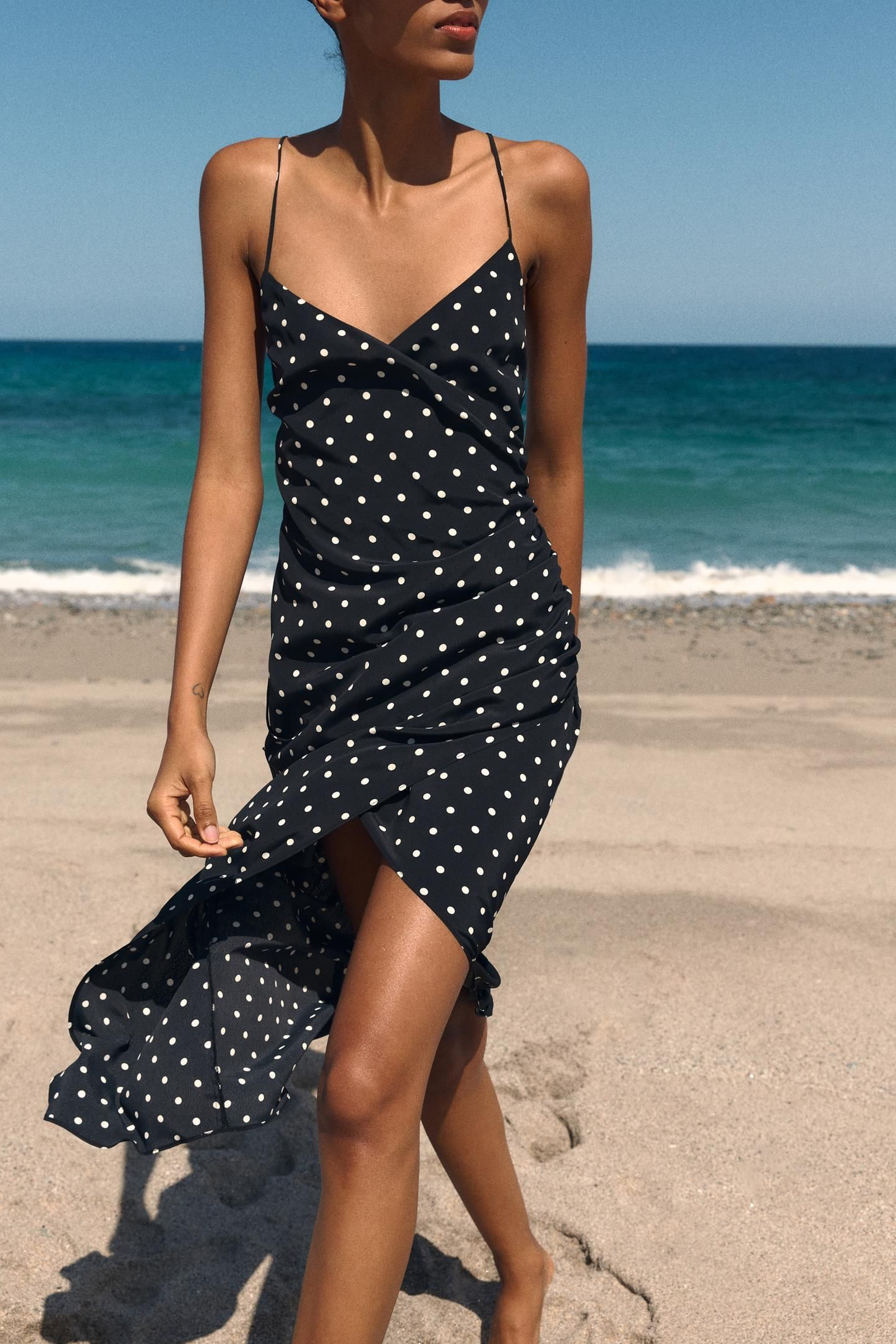 Vestido de lunares de Zara. Vestido de lunares de Zara.