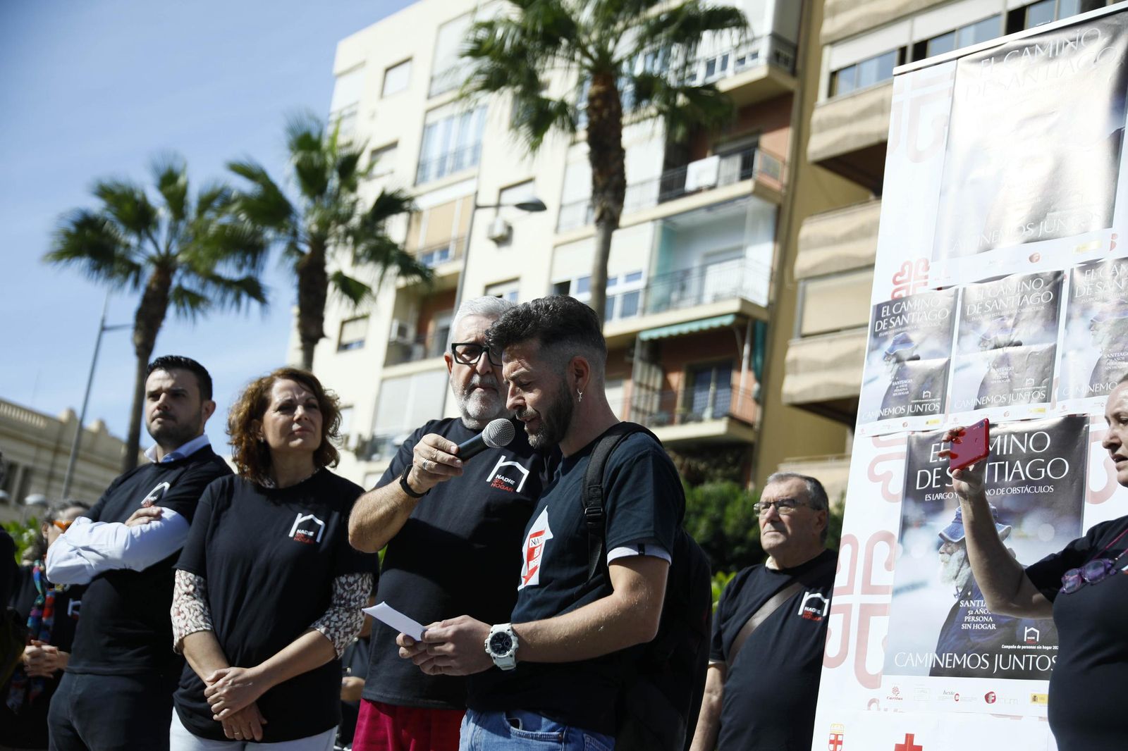 Imágenes de la campaña "Camino de Santiago" para celebrar el día de las personas sin hogar en Almería
