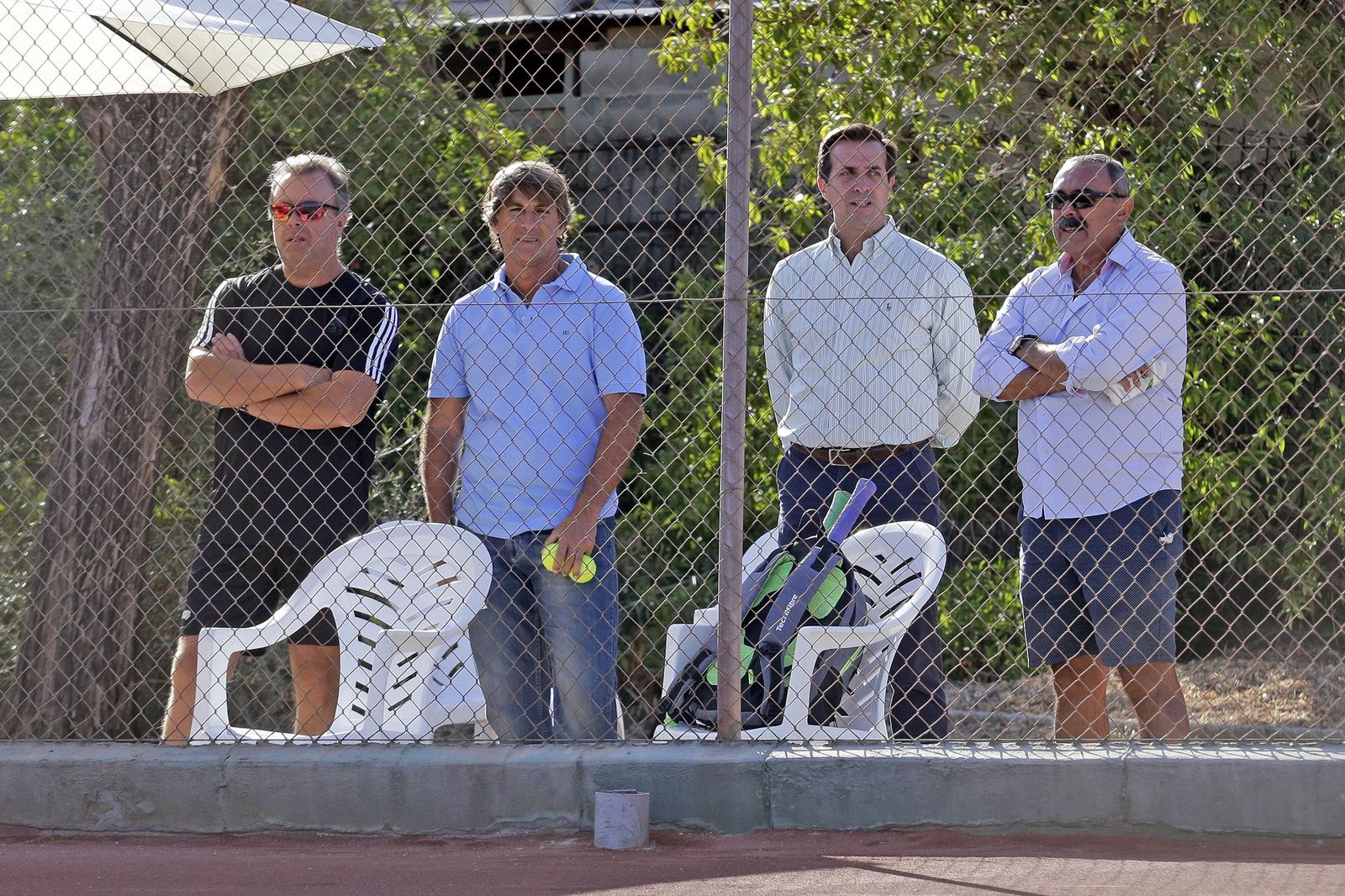 El Club Nazaret, con sus raquetasCarlos Sainz camina hacia Renault