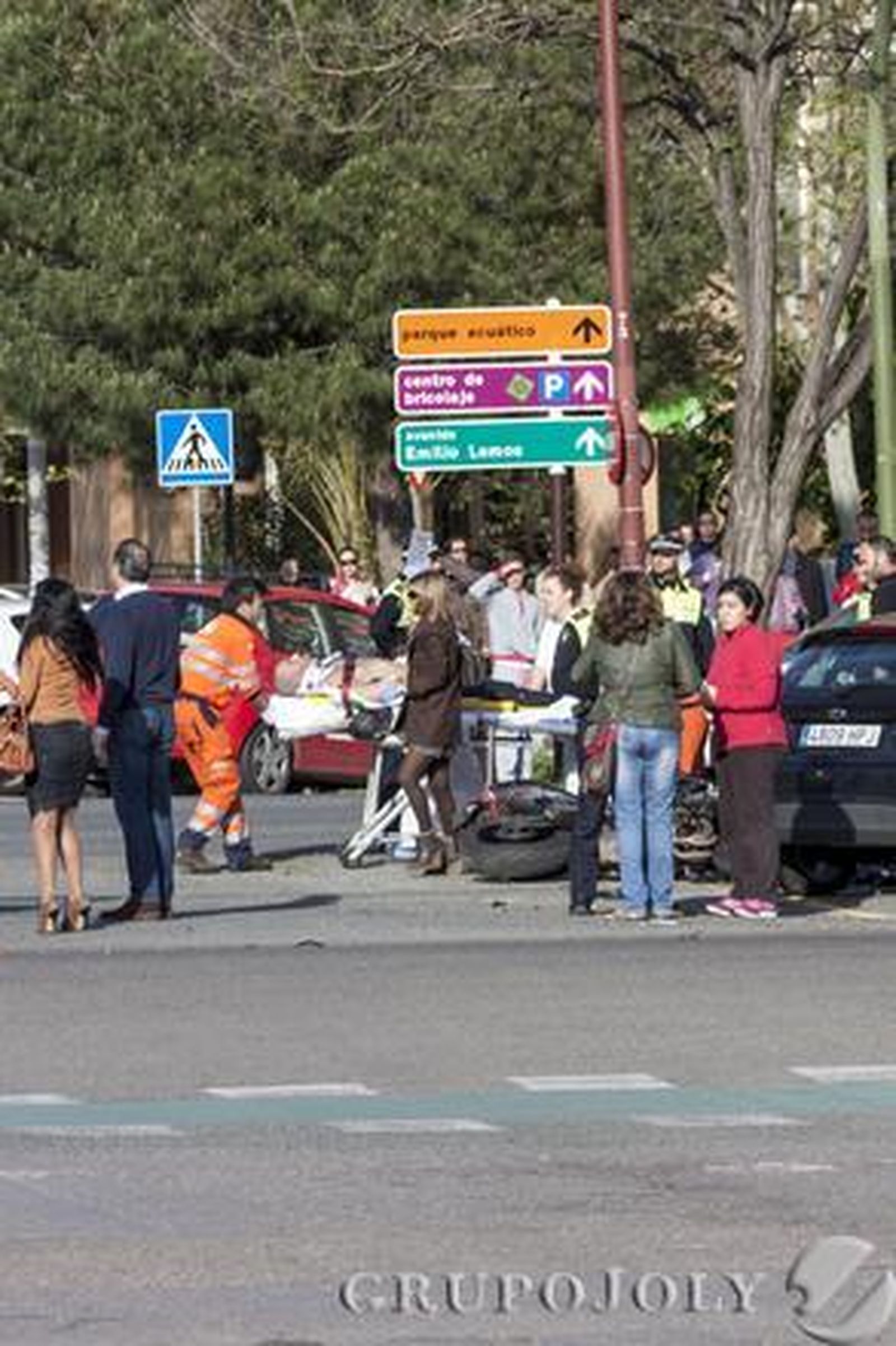 Fallece un motorista tras chocar con un coche en Sevilla Este