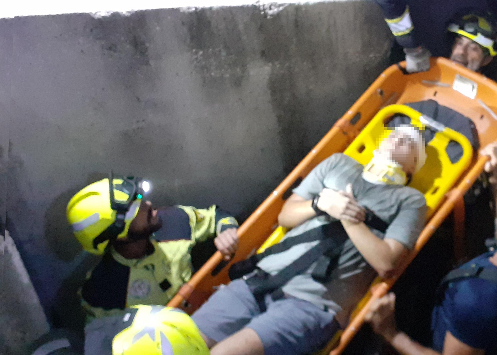 Imagen del joven rescatado en Marbella por los bomberos.