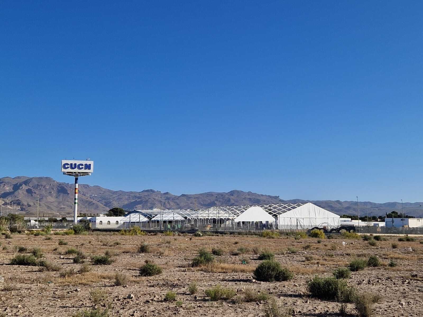 Montaje casi finalizado de la nave donde se desarrollará el evento.