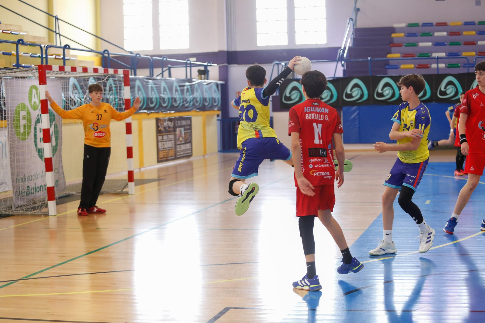 Las fotos de los cuartos de final del Campeonato de Andalucía infantil masculino de balonmano en La Línea