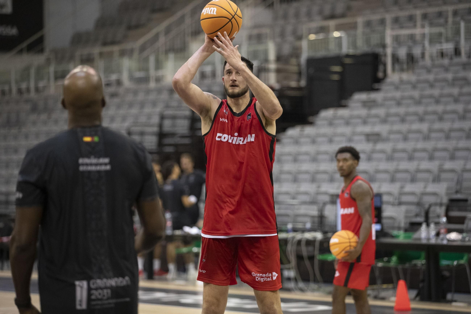 Las mejores imágenes del primer entrenamiento del Covirán Granada