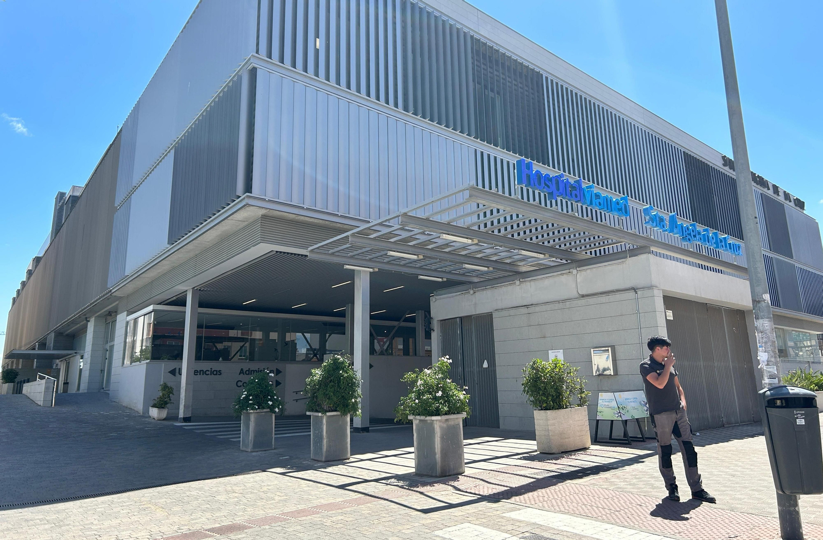 Hospital Viamed Santa Ángela de la Cruz en Bellavista.