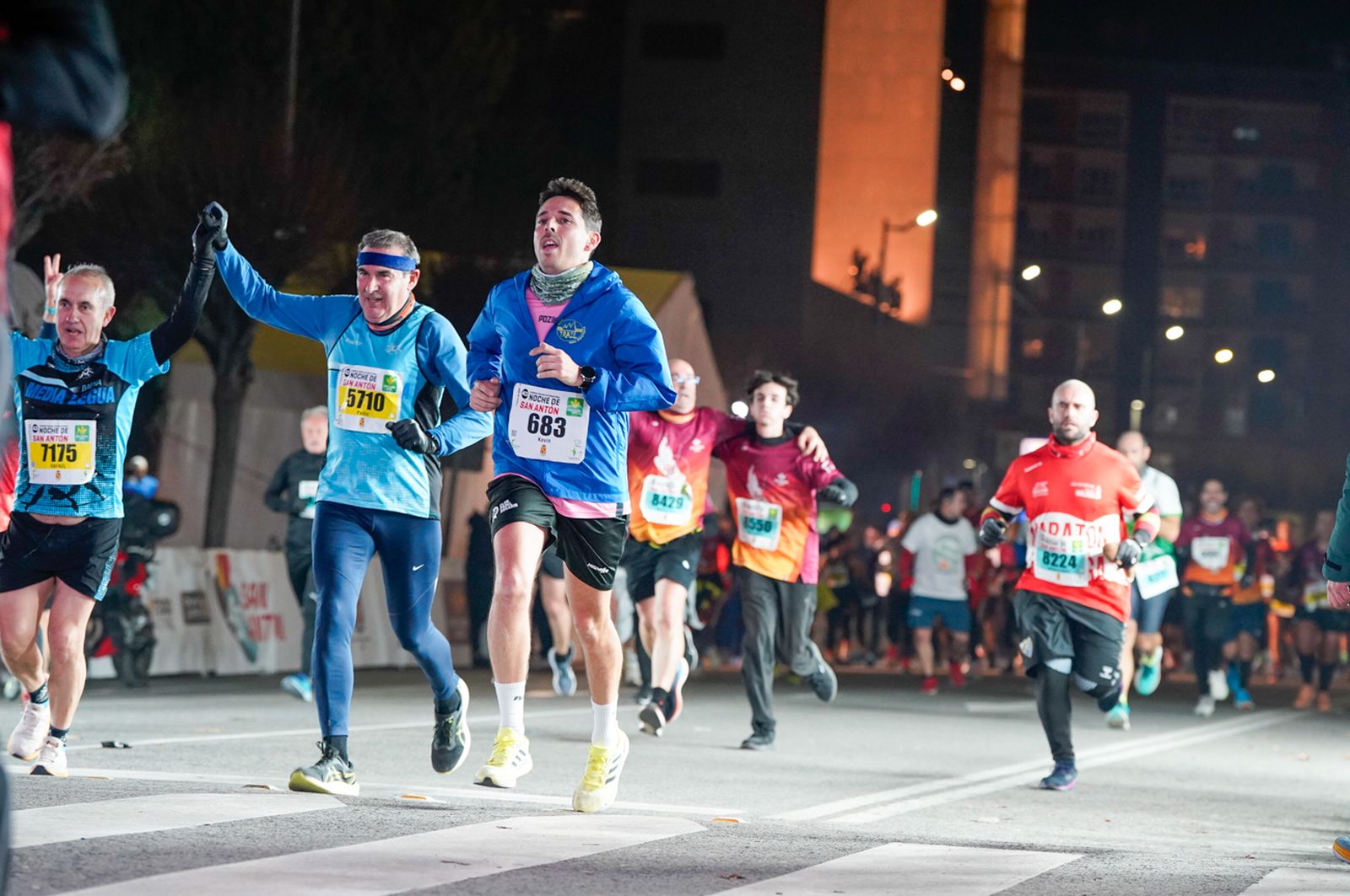 En imágenes: búscate en tu llegada a meta de la Carrera de San Antón 2026 (14)