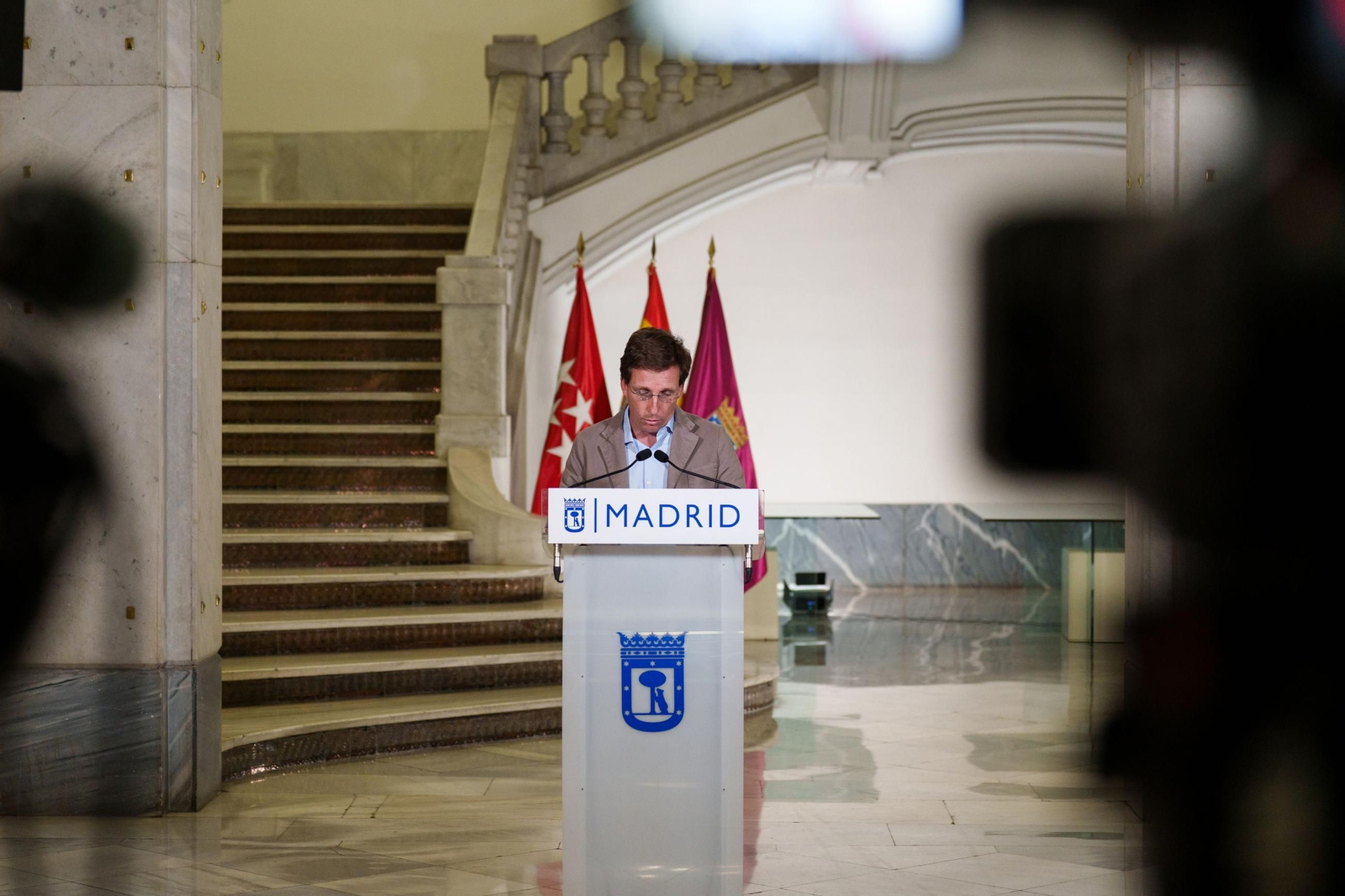 Martínez Almeida comparece en el ayuntamiento de Madrid tras cancelarse la última etapa de la Vuelta a España.