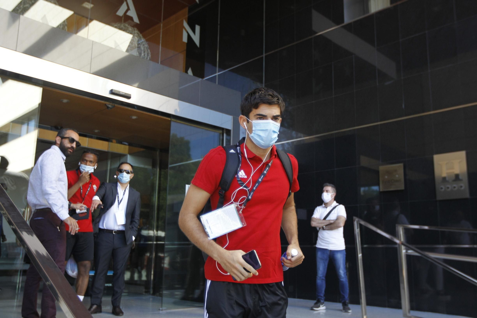 Fotogalería de la afición del Almería antes del partido ante el Girona