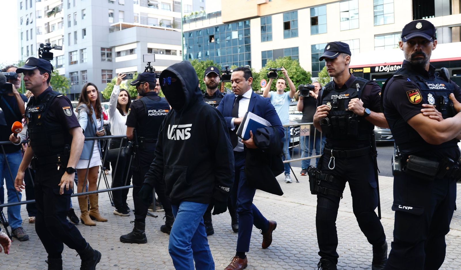 El Cuco y su madre llegan al Juzgado para el juicio