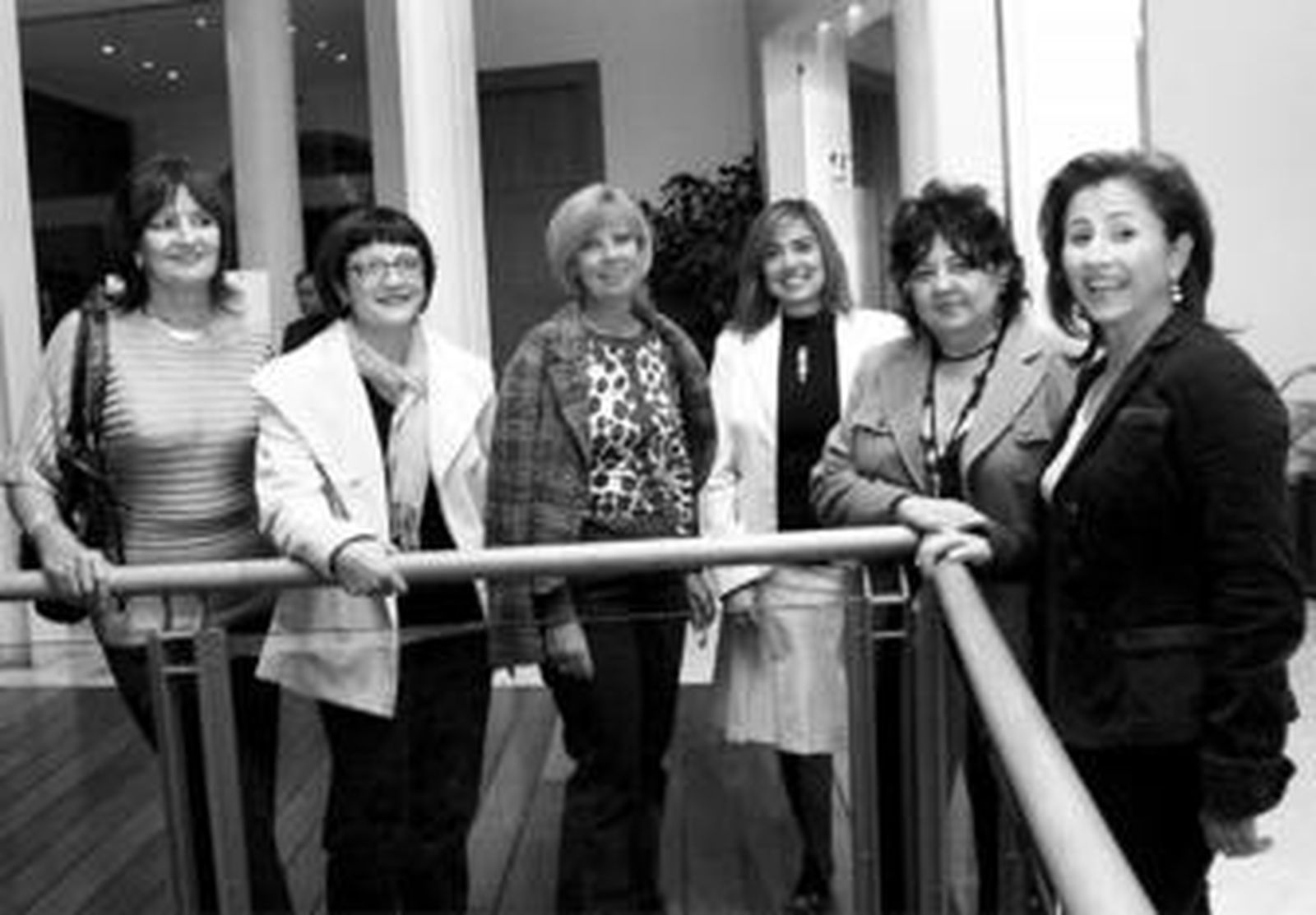 Pacientes, familiares, psicólogas y médicos, en una jornada de la Fmaec, ayer.