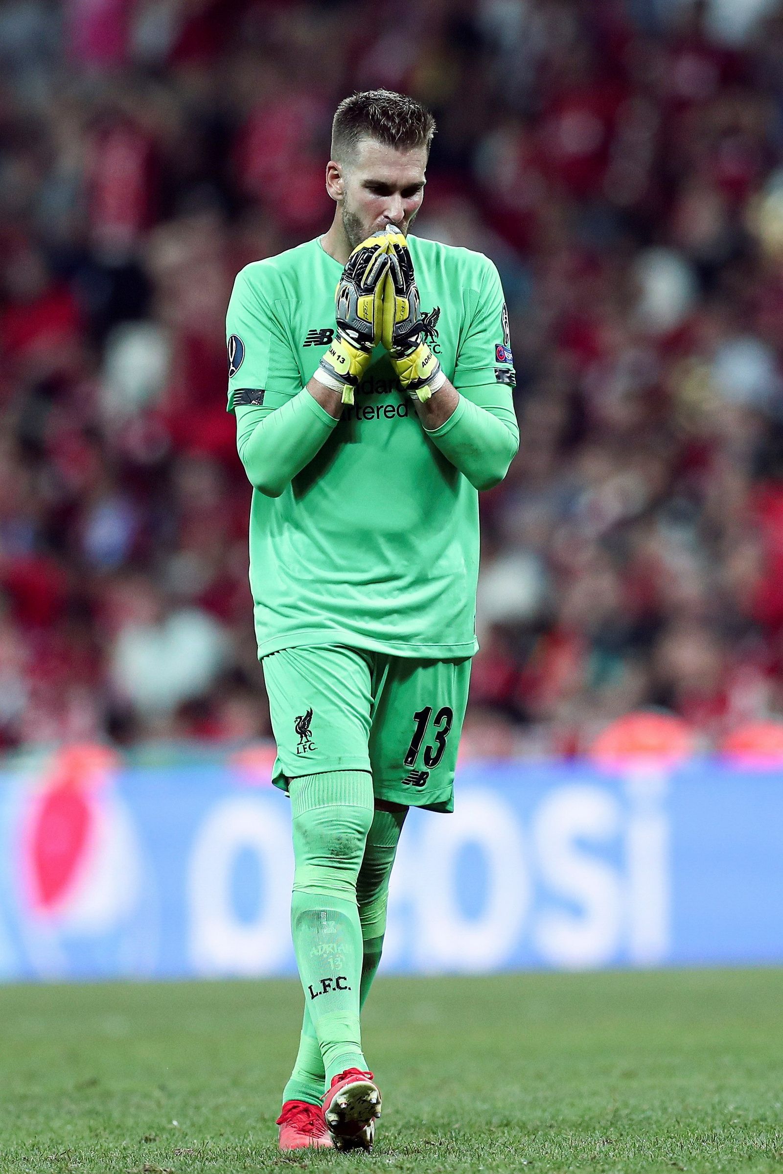 Adrián, tras parar el último lanzamiento del partido.