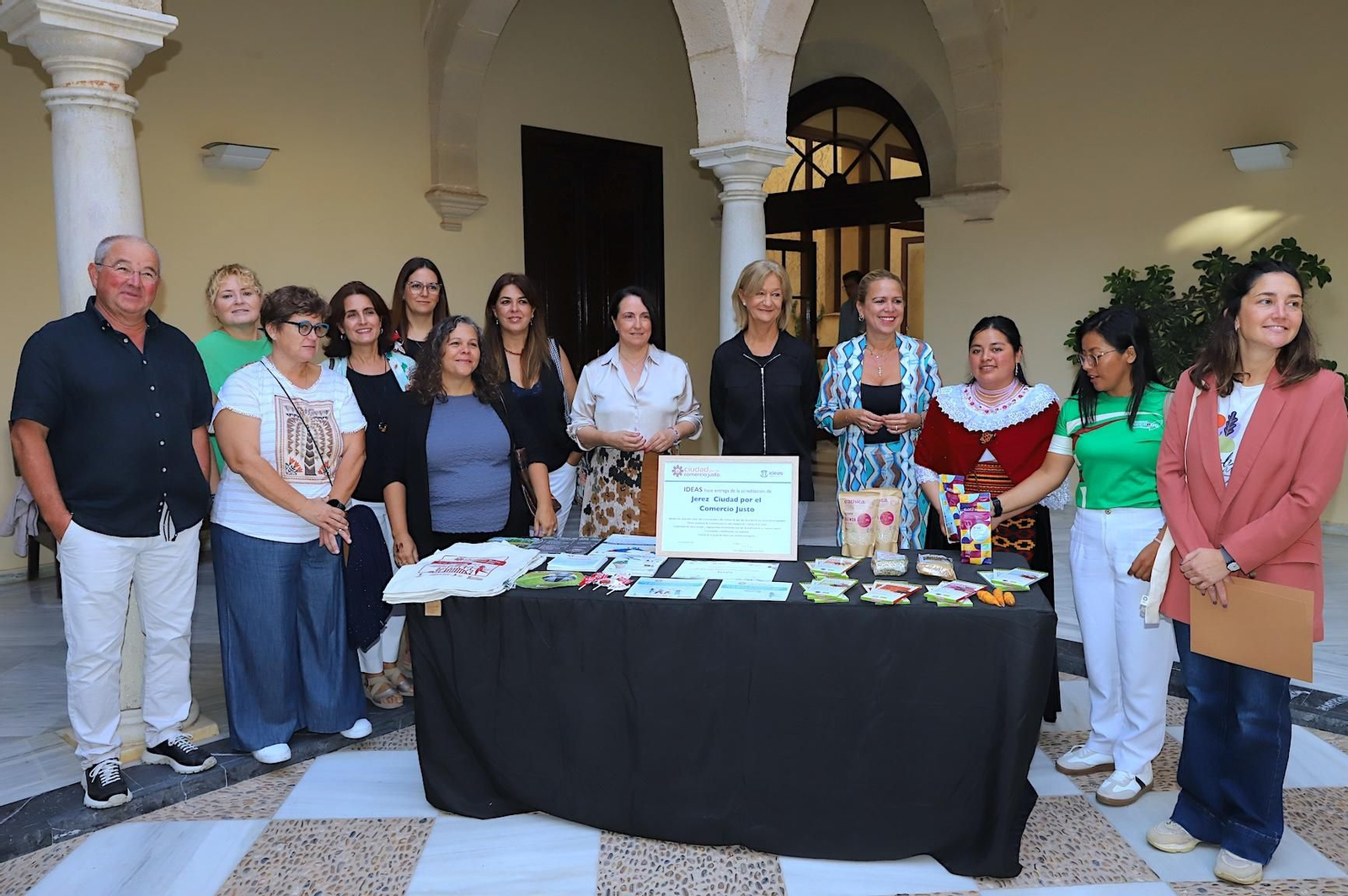 Imagen de la recepción en el Ayuntamiento a productoras en el marco de Comercio Justo.