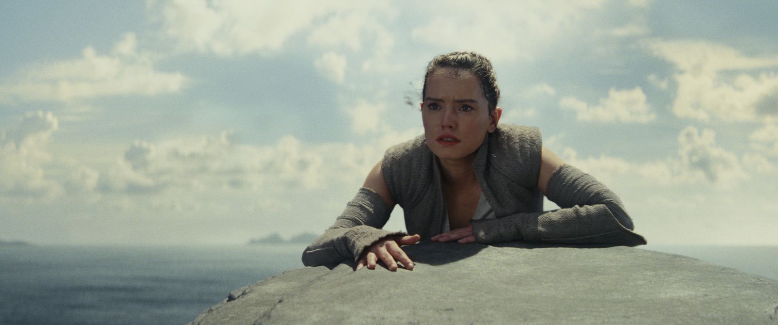 Daisy Ridley, en una escena de la nueva entrega de la saga 'Star Wars'.