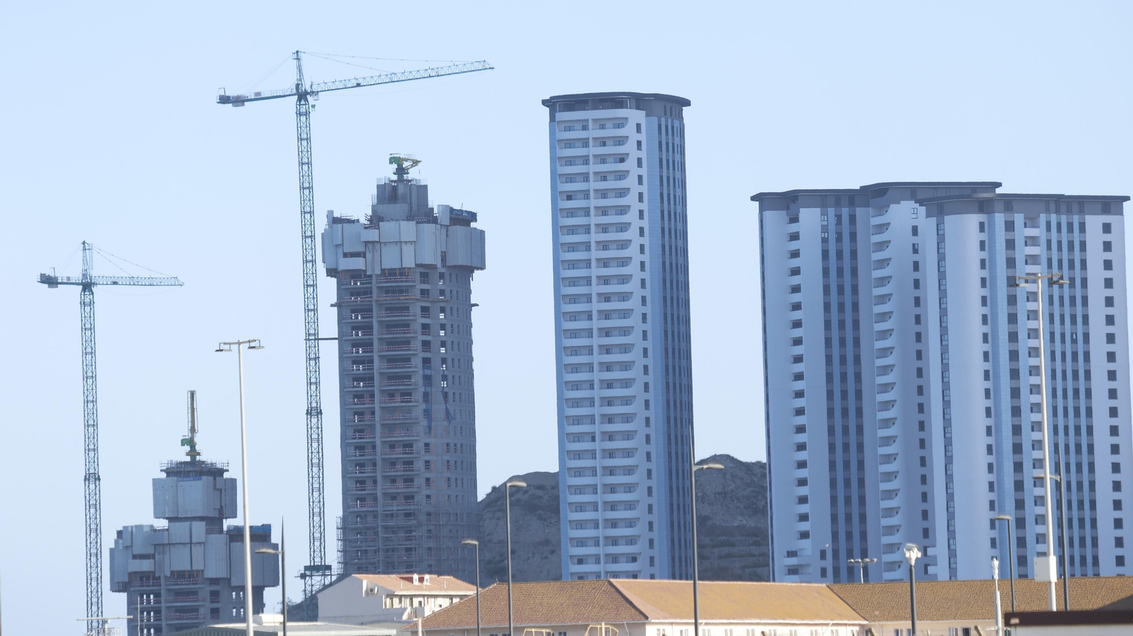 Las fotos de las torres en la cara este del peñón de Gibraltar llamada Hassan Centenary Terraces