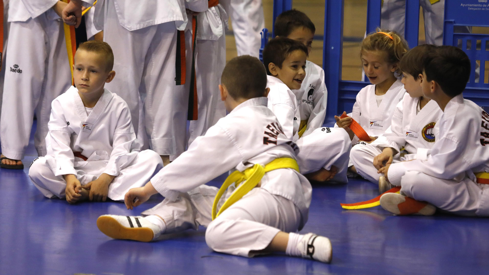 Jornada de torneo base de taekwondo olímpico