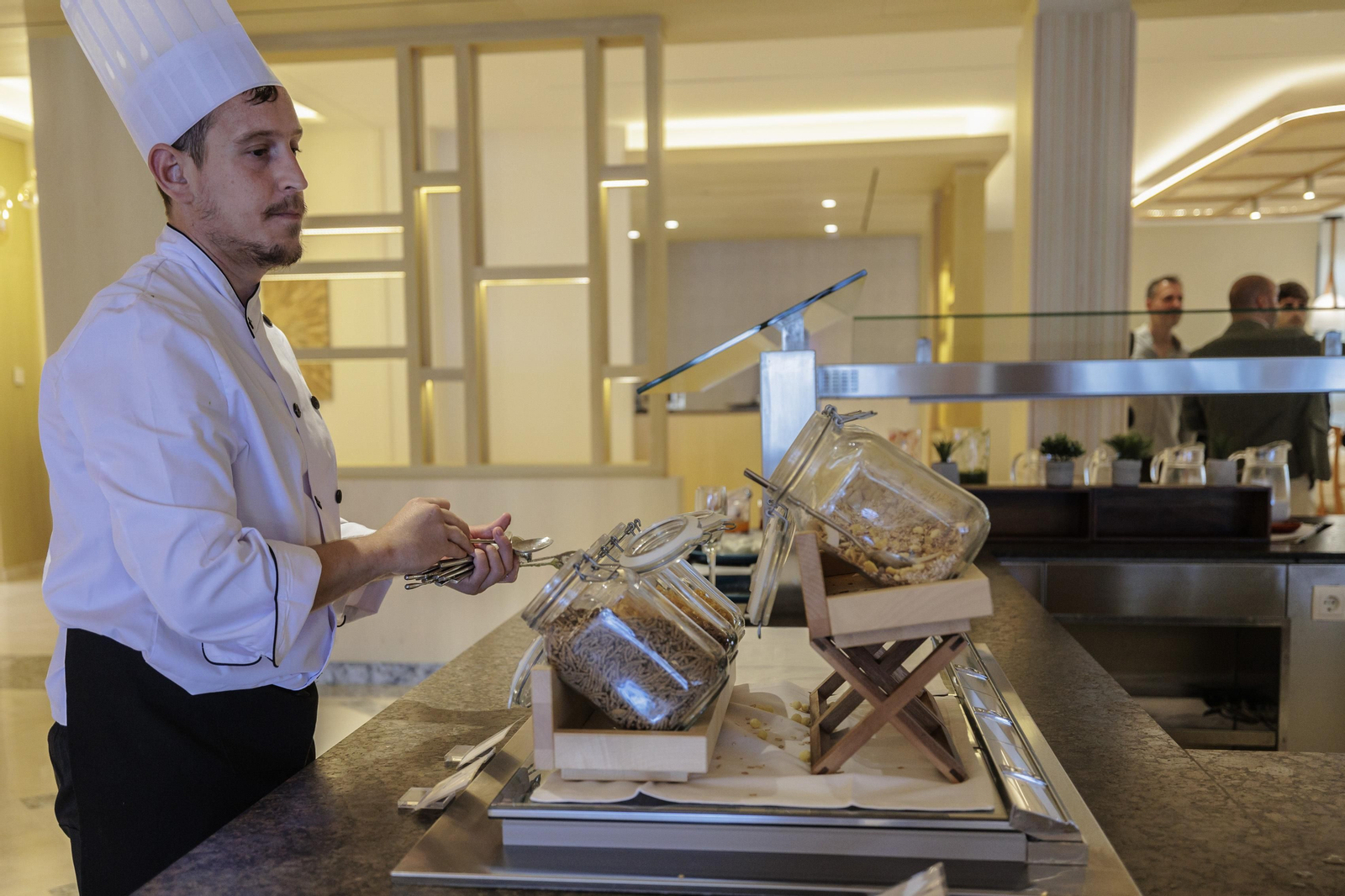 Así ha quedado el Hotel Barrosa Palace en Chiclana  tras su reforma.