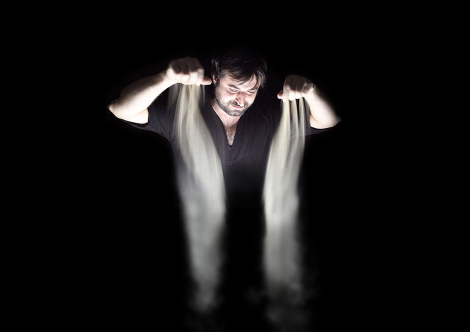 El talento mágico de crear historias con arena de Felipe Mejías.