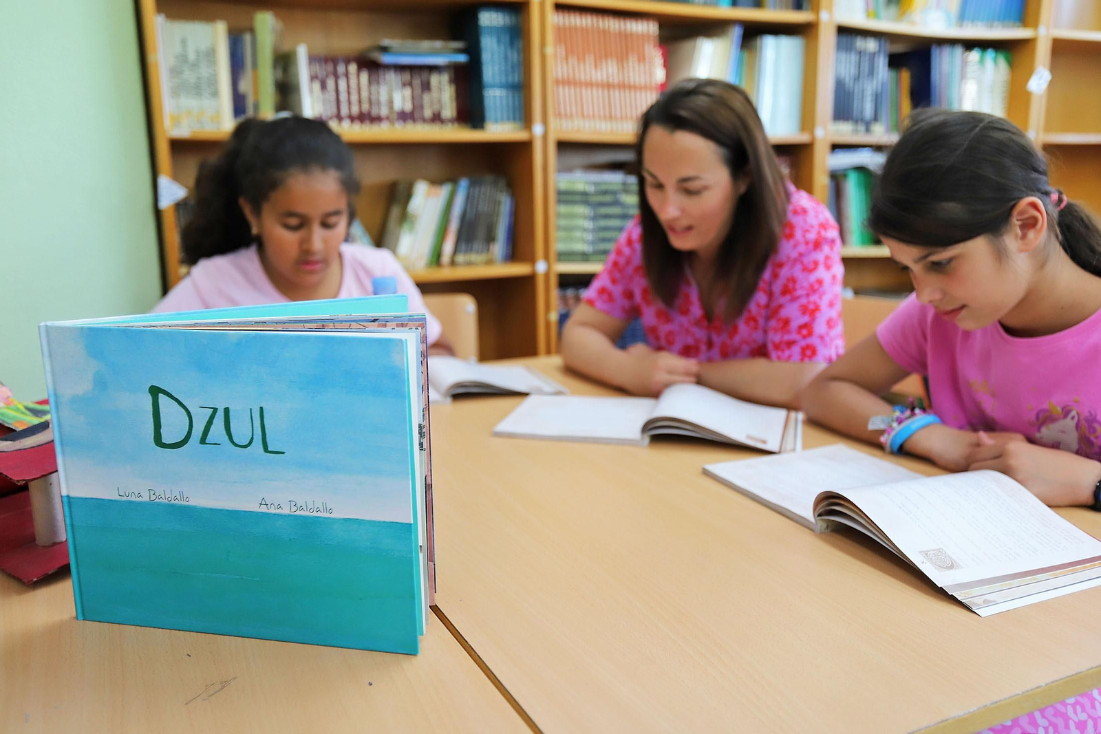 Imágenes de la visita a una sesión Lecxit en el CEIP Arias Montano