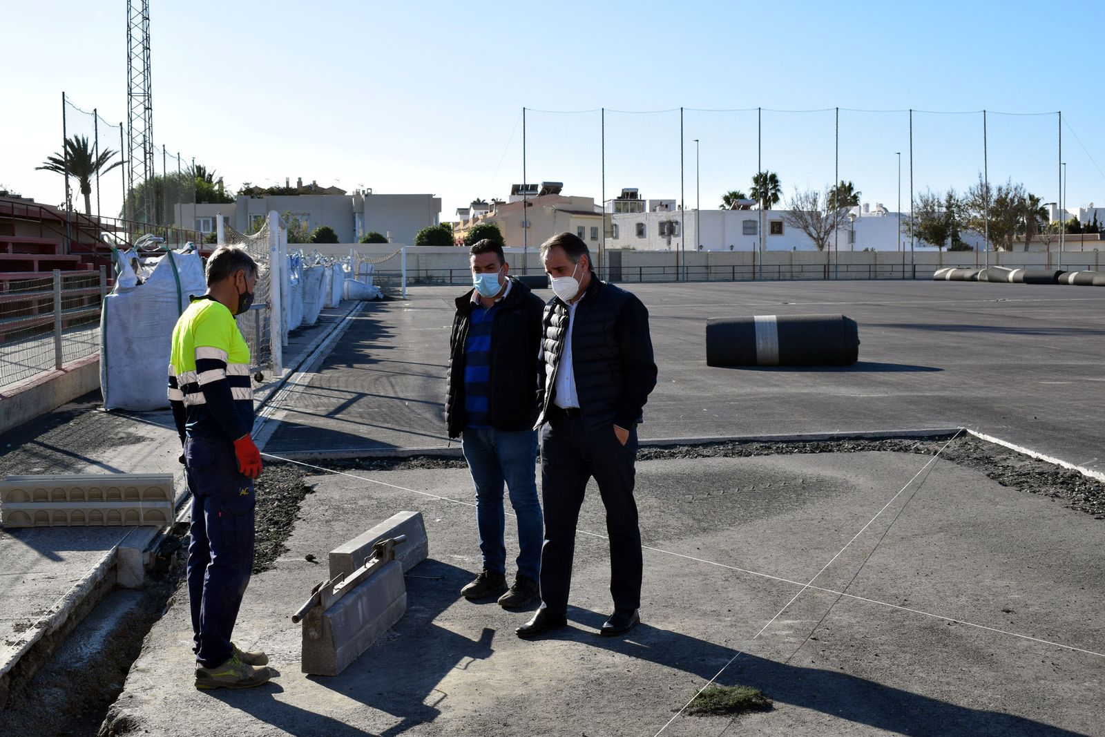 El concejal de deportes capitalino, Juanjo Segura, en la visita a las obras