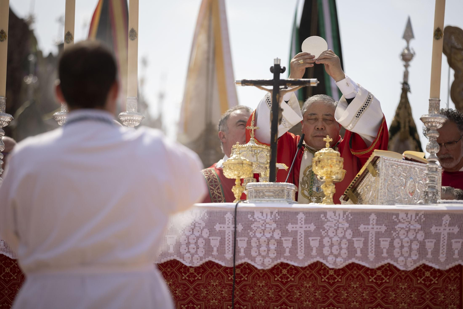 El Rocio 2023: Imágenes de la misa Pontifical del Domingo de Pentecostés