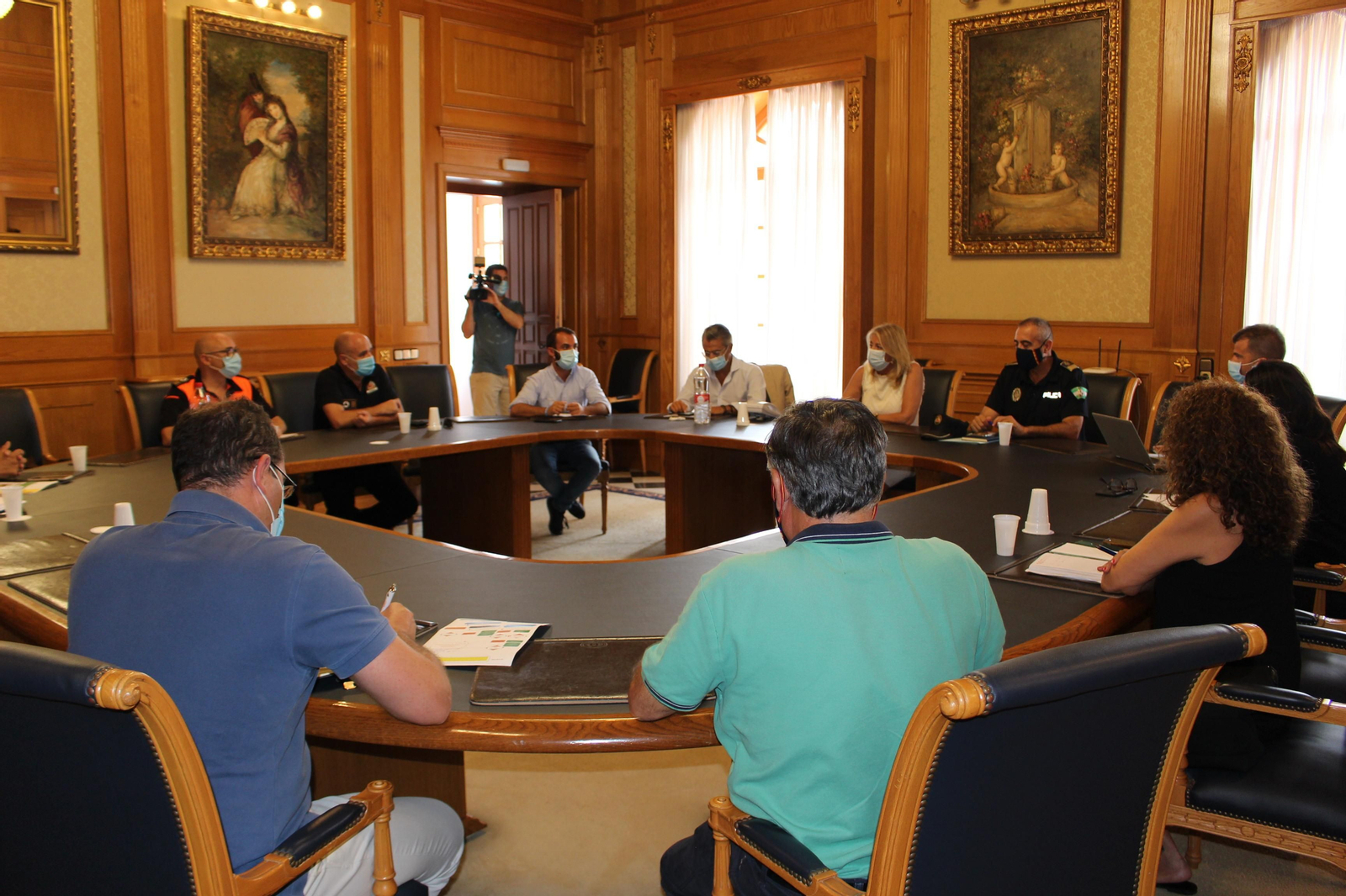 La alcaldesa, Ángeles Muñoz, presidió una reunión con entidades sociales y varias delegaciones.