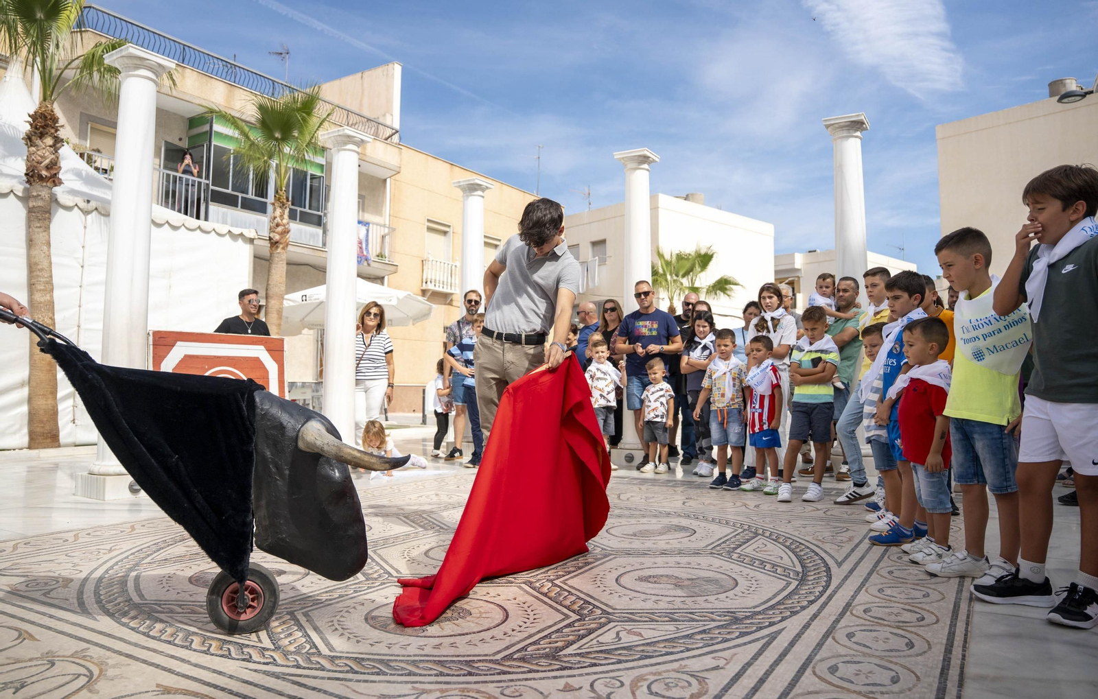 Las imágenes del taller de toros para niños y toro mecánico en Macael