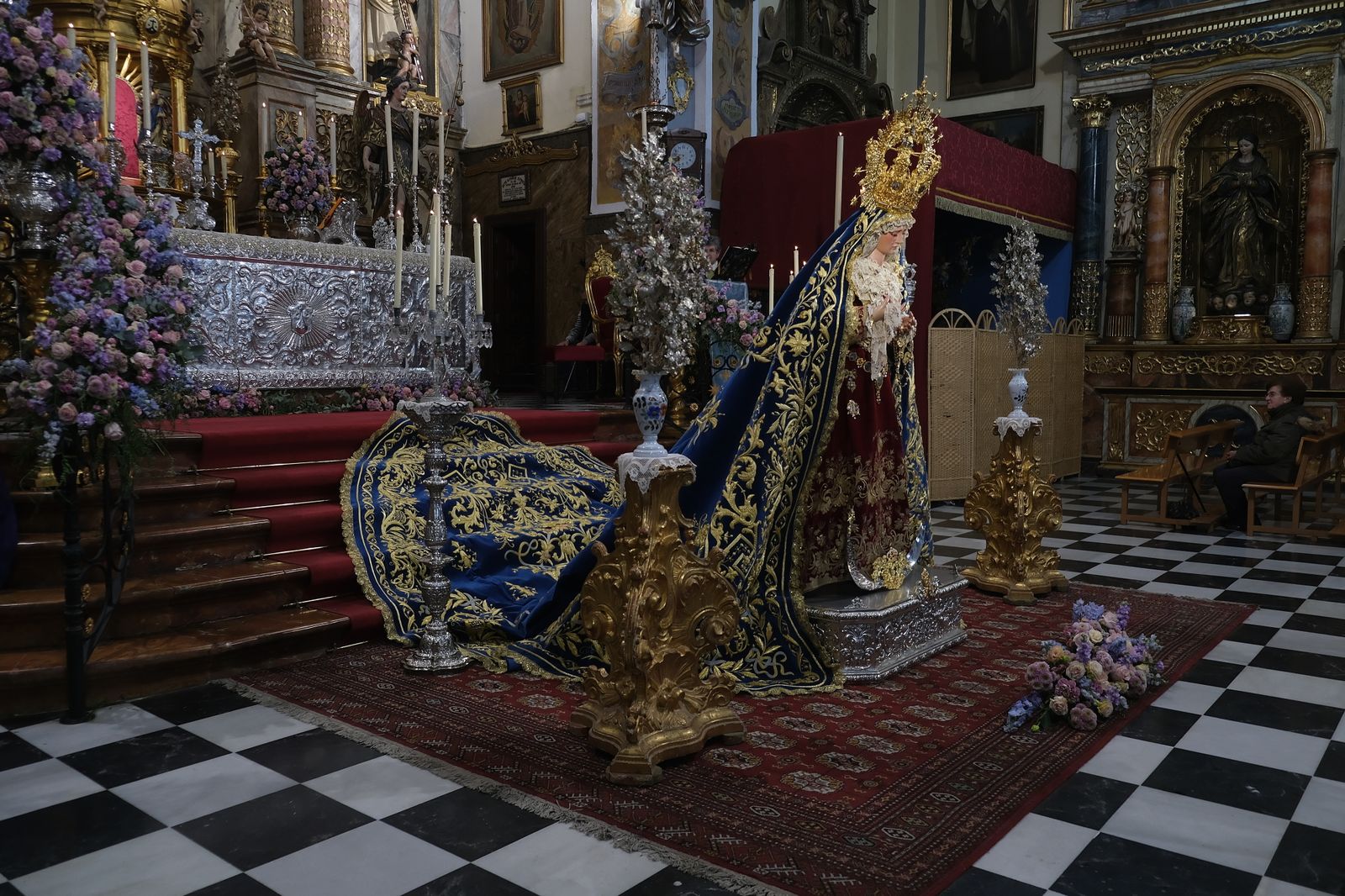 Las imágenes de la veneración a la Virgen de la Salud del Santo Ángel