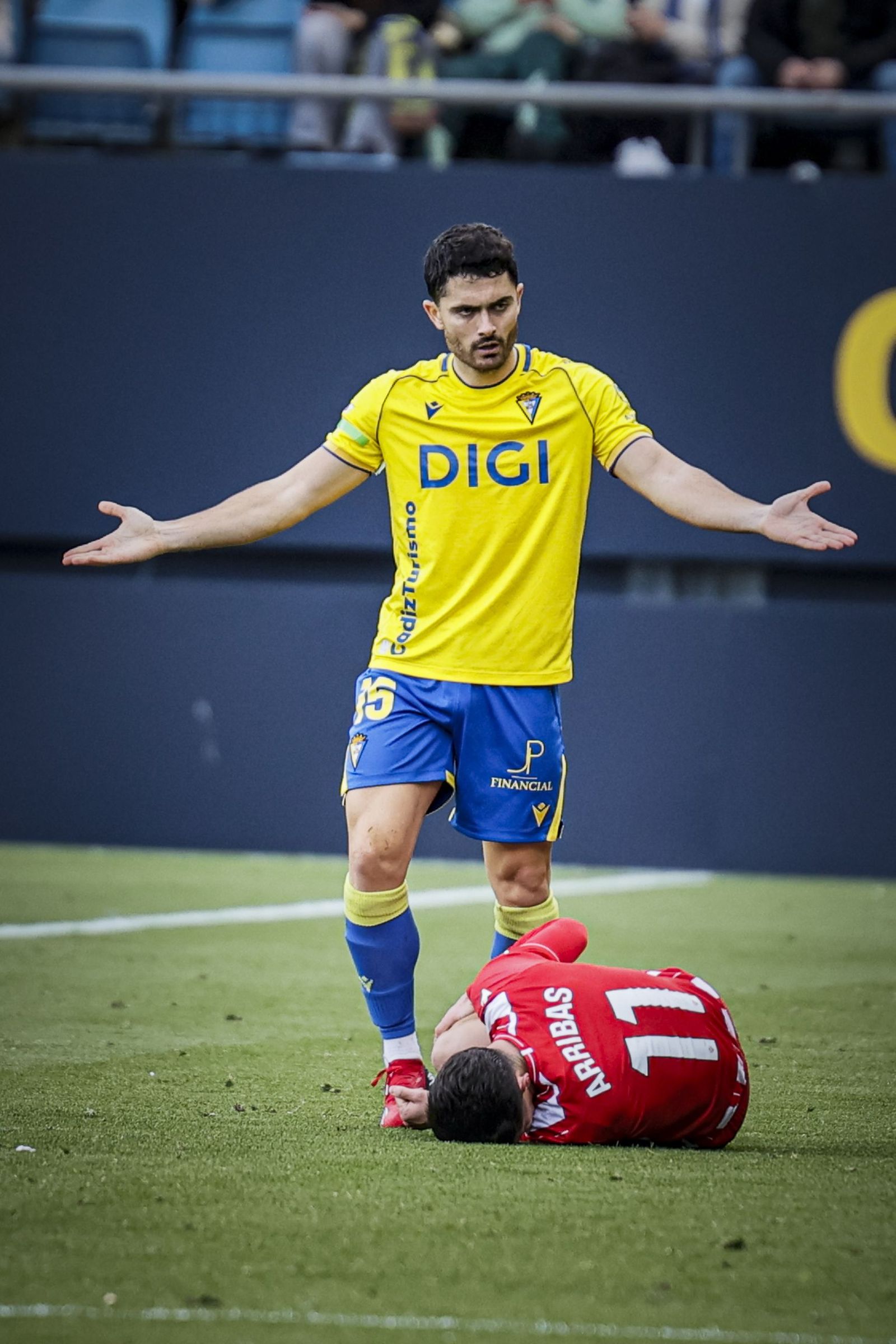 Búscate entre las imágenes del partido de fútbol Cádiz CF - UD Almería