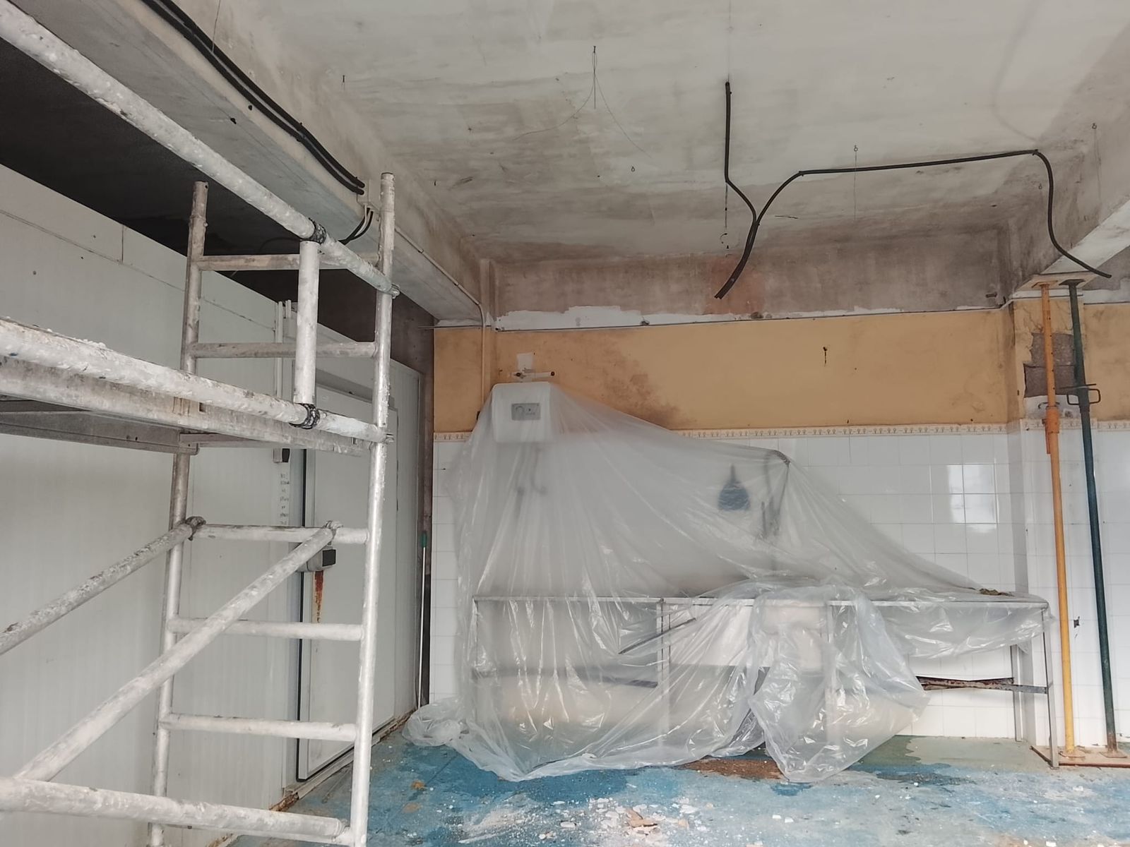 Obras en la cocina-almacén del Zoo de Jerez.