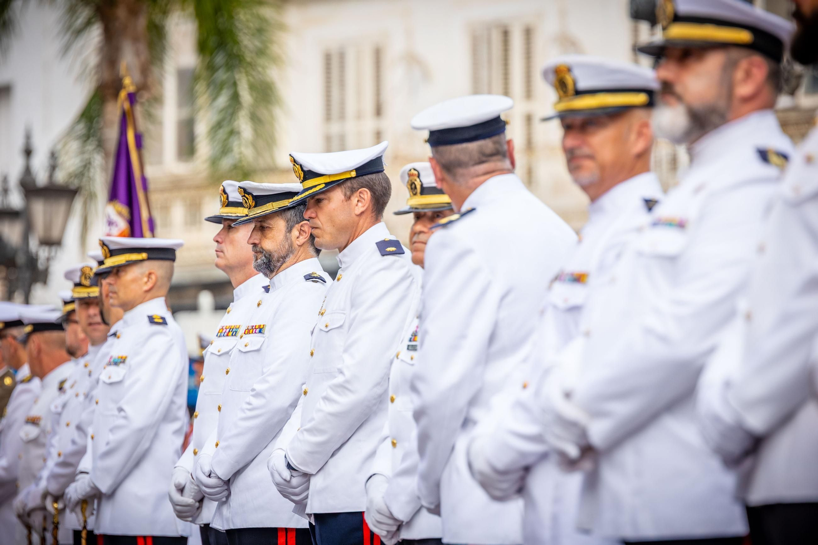 Solemne izado de la bandera en el centro de San Fernando, en imágenes