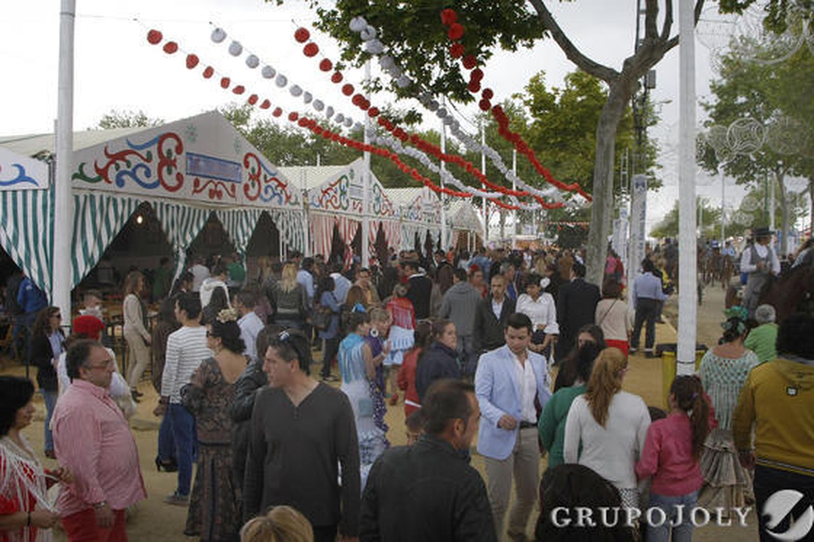 La lluvia y el frío empañaron la jornada en el recinto ferial de Las Banderas.

Foto: Andrés Mora
