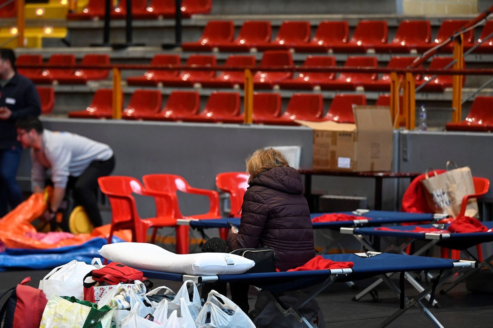 Decenas de desalojados de Córdoba por la crecida del Guadalquivir mantienen la incertidumbre desde Vista Alegre