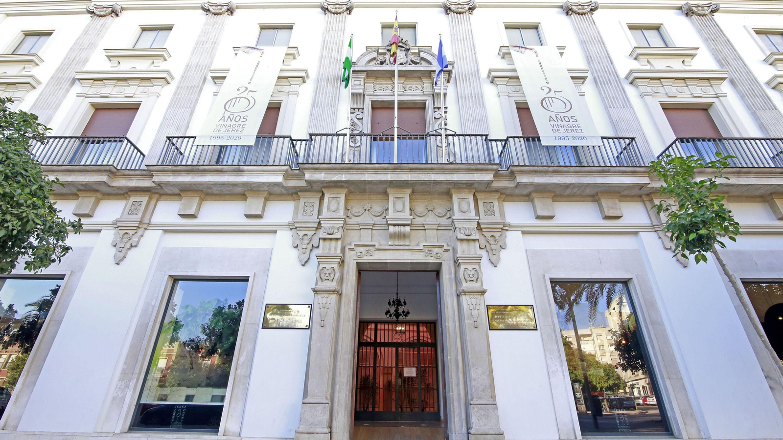 Fachada principal de la sede del Consejo Regulador del vino.