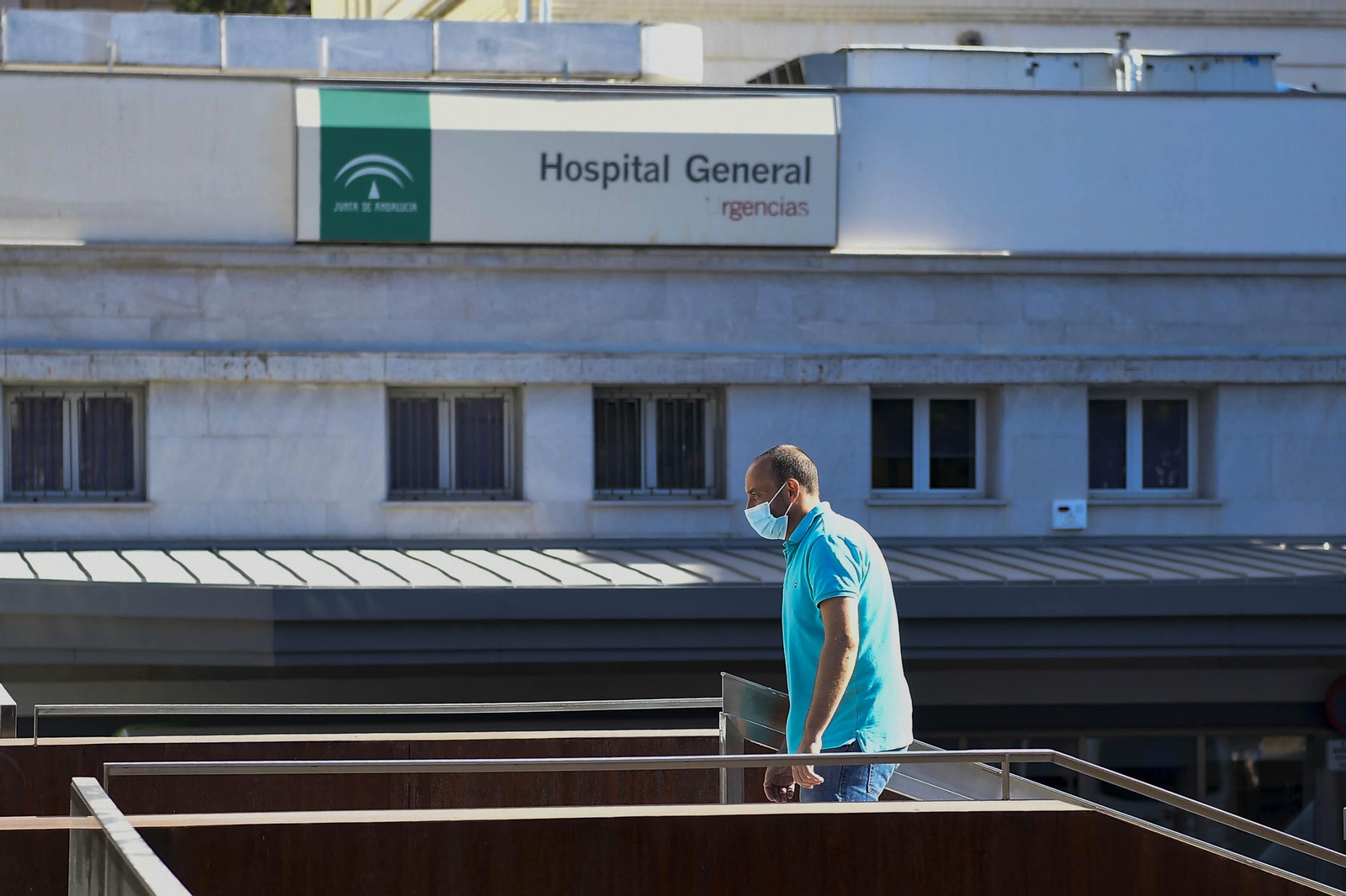 Granada alcanza los cien hospitalizados por coronavirus y suma otros dos fallecimientos