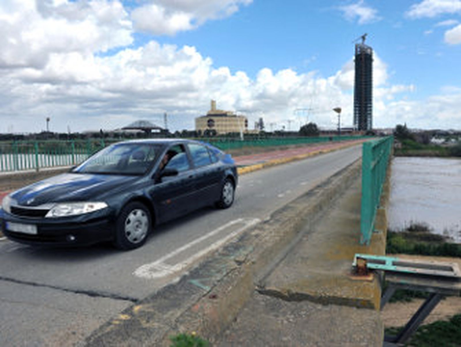 La Junta urge al Gobierno a ceder el puente de Camas para el transporte público, ciclistas y peatones