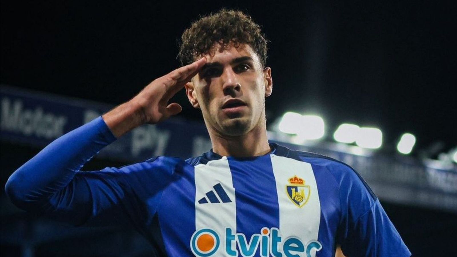 Álex Costa celebra un gol con la Ponferradina.