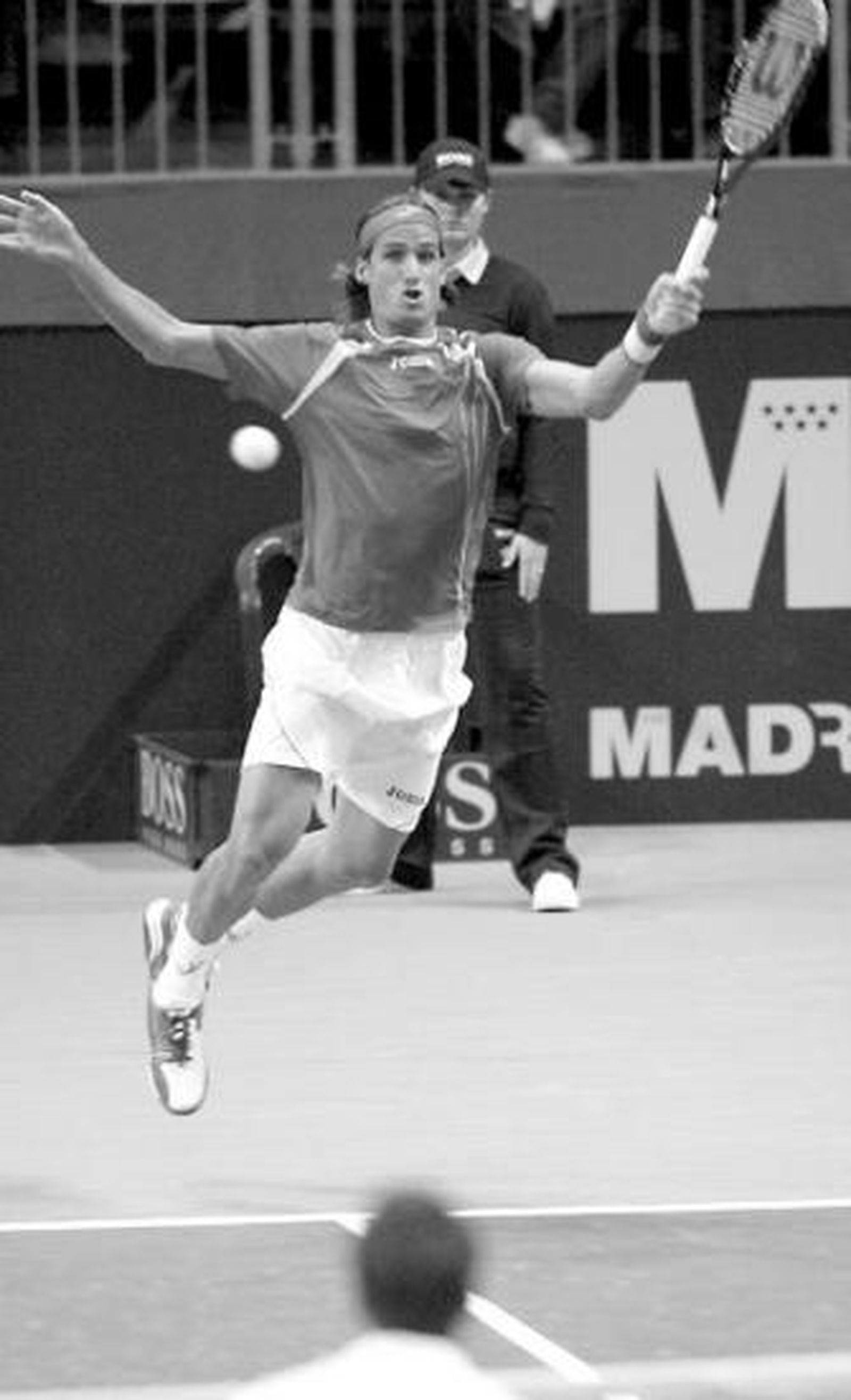 Feliciano López, en un espectacular lance del encuentro.