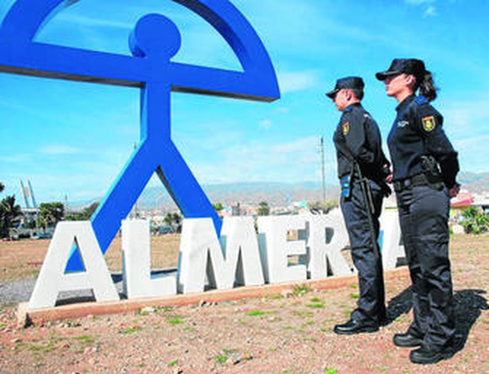 Presentación de los nuevos uniformes de la Policía Nacional, en Almería.