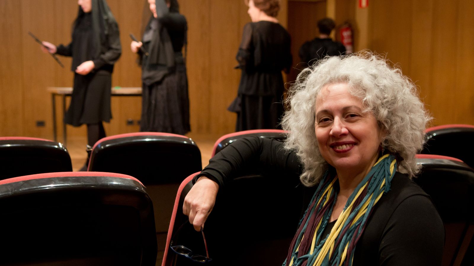 Carmen Ruiz-Mingorance sonríe en un ensayo de la obra.