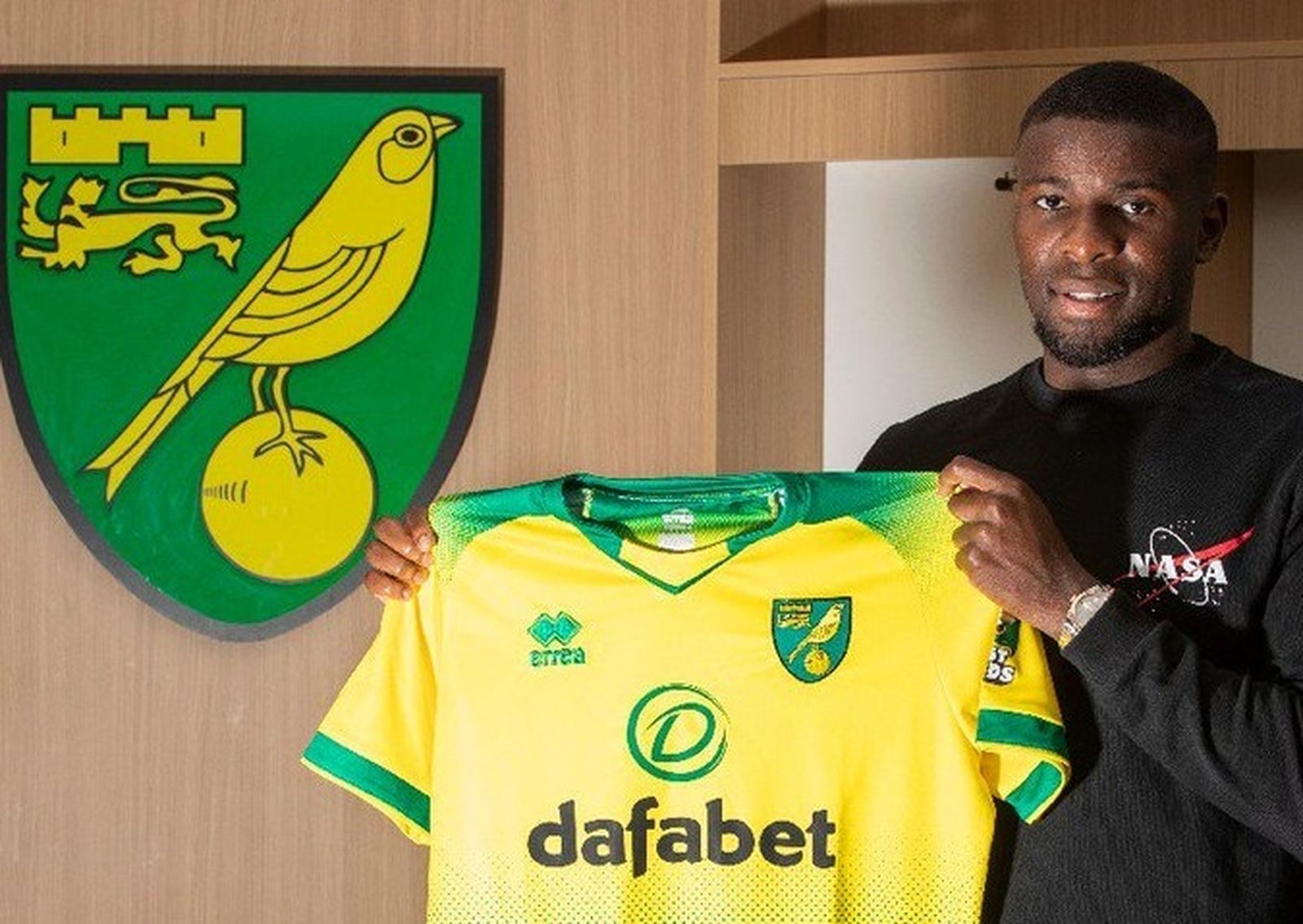 Amadou, en una imagen de su llegada al Norwich en calidad de cedido.